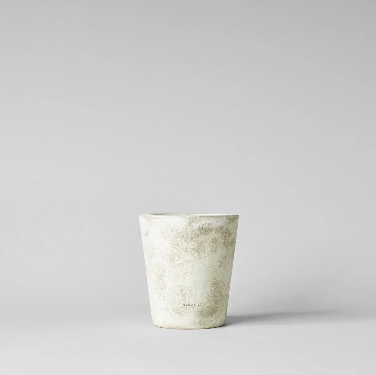 Basic Planter, White Patina - The Mayfair Hall