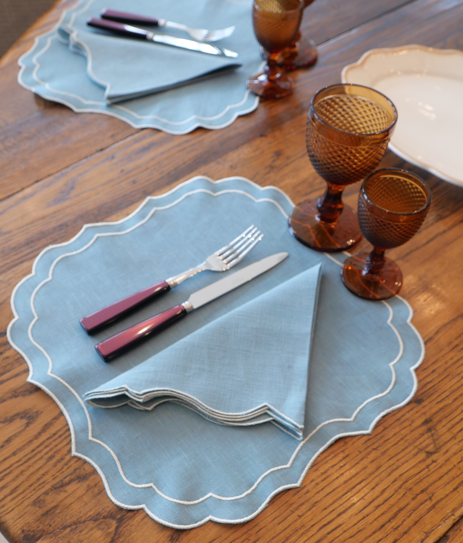 Scalloped Linen Placemats, Solesmes / Ivory