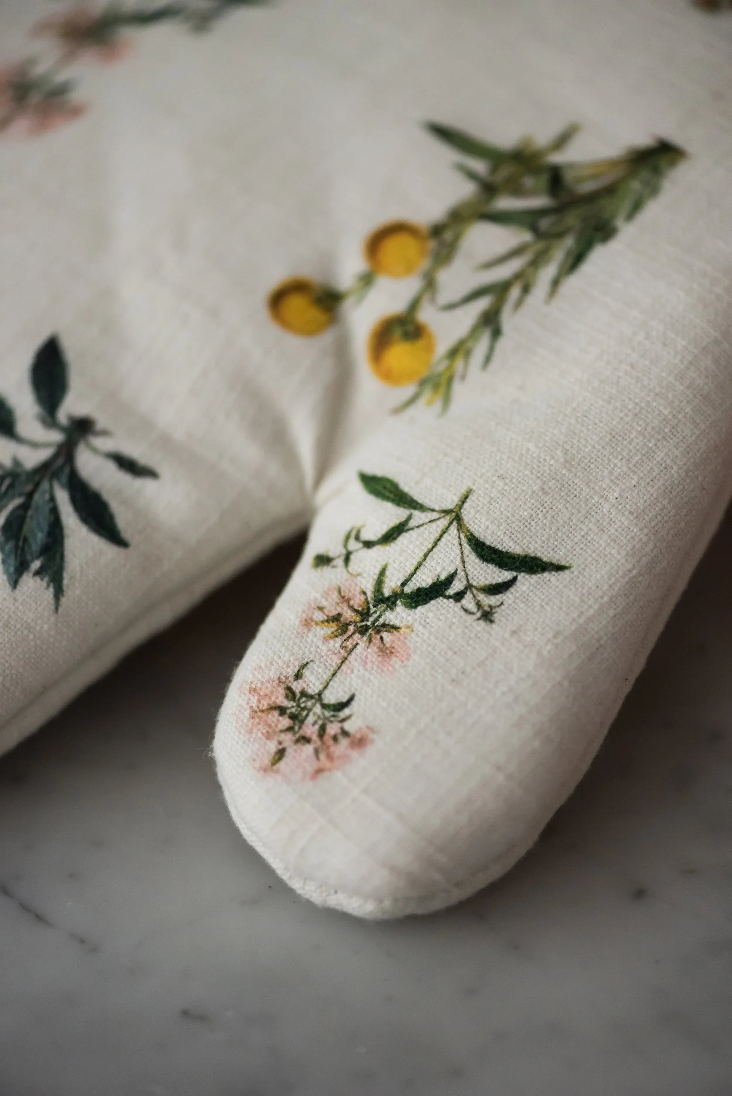 Flora Oven Mitt - The Mayfair Hall