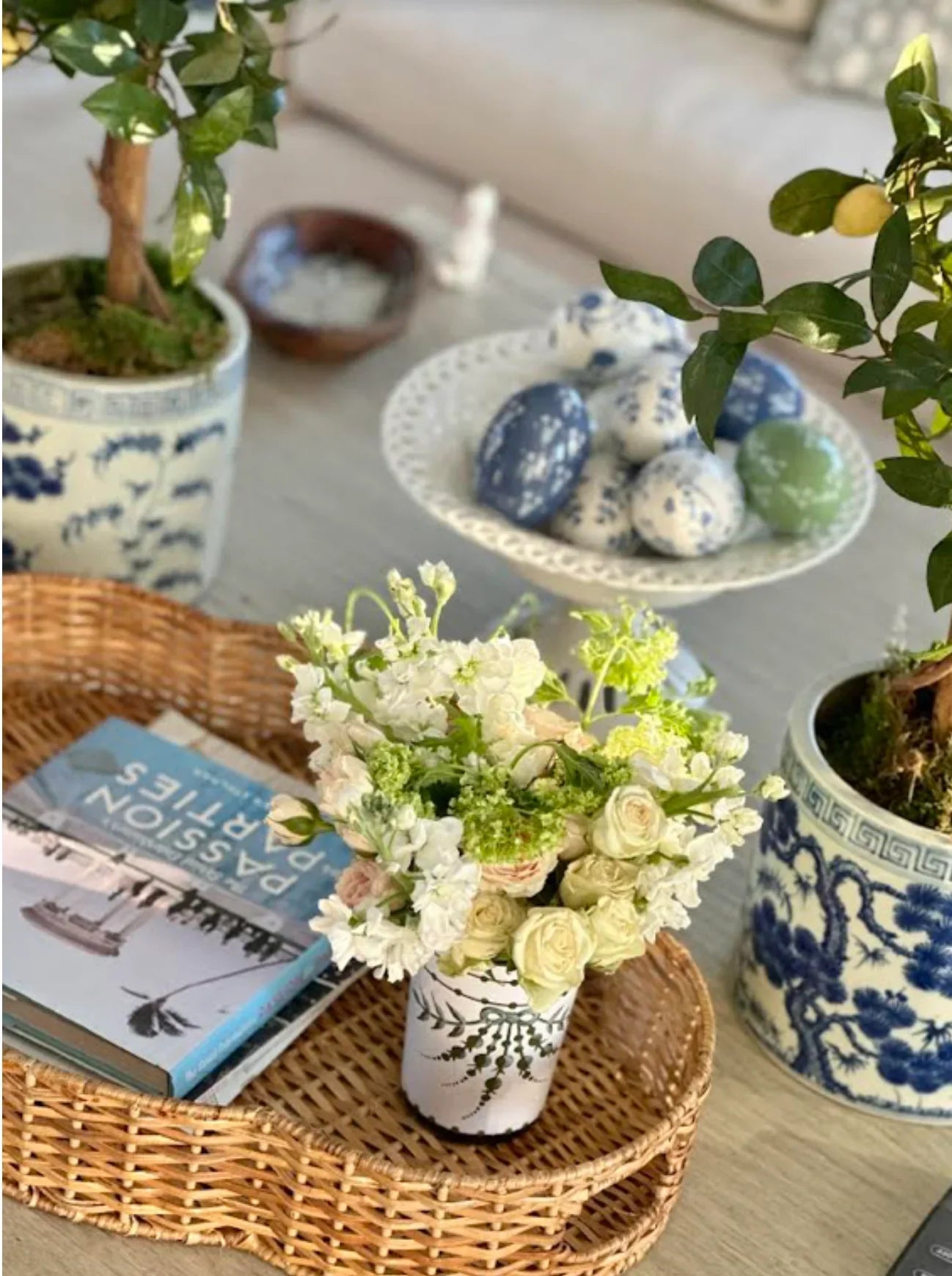 Scalloped Round Wicker Tray - The Mayfair Hall