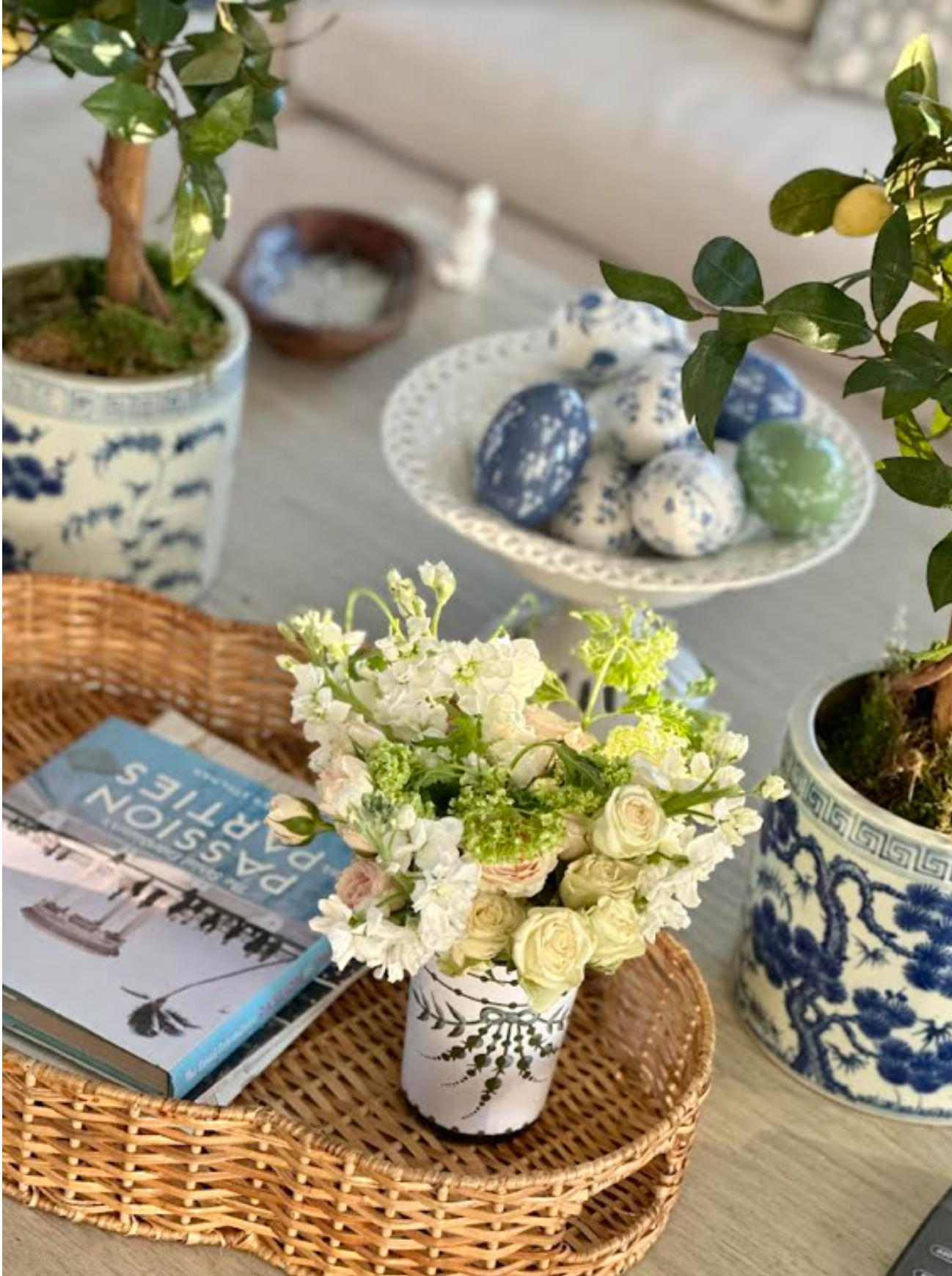 Scalloped Round Wicker Tray