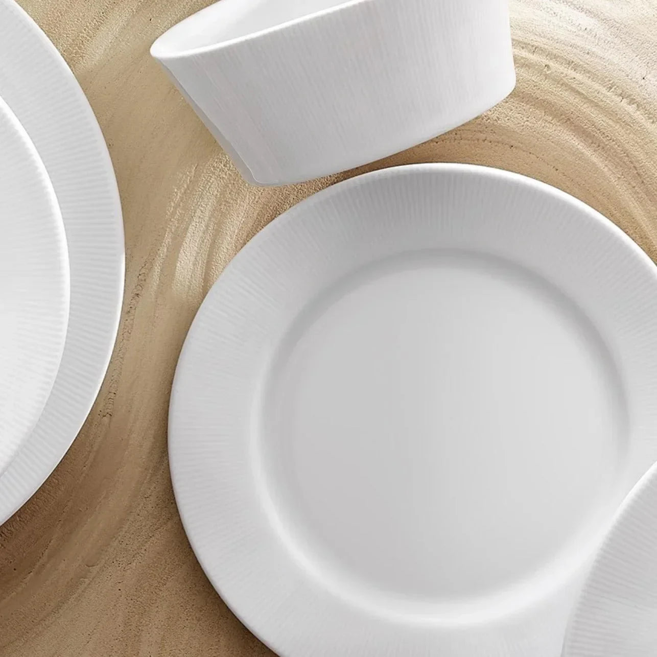 Eventail 8.5" Rimmed Plate, Set of 4 - The Mayfair Hall