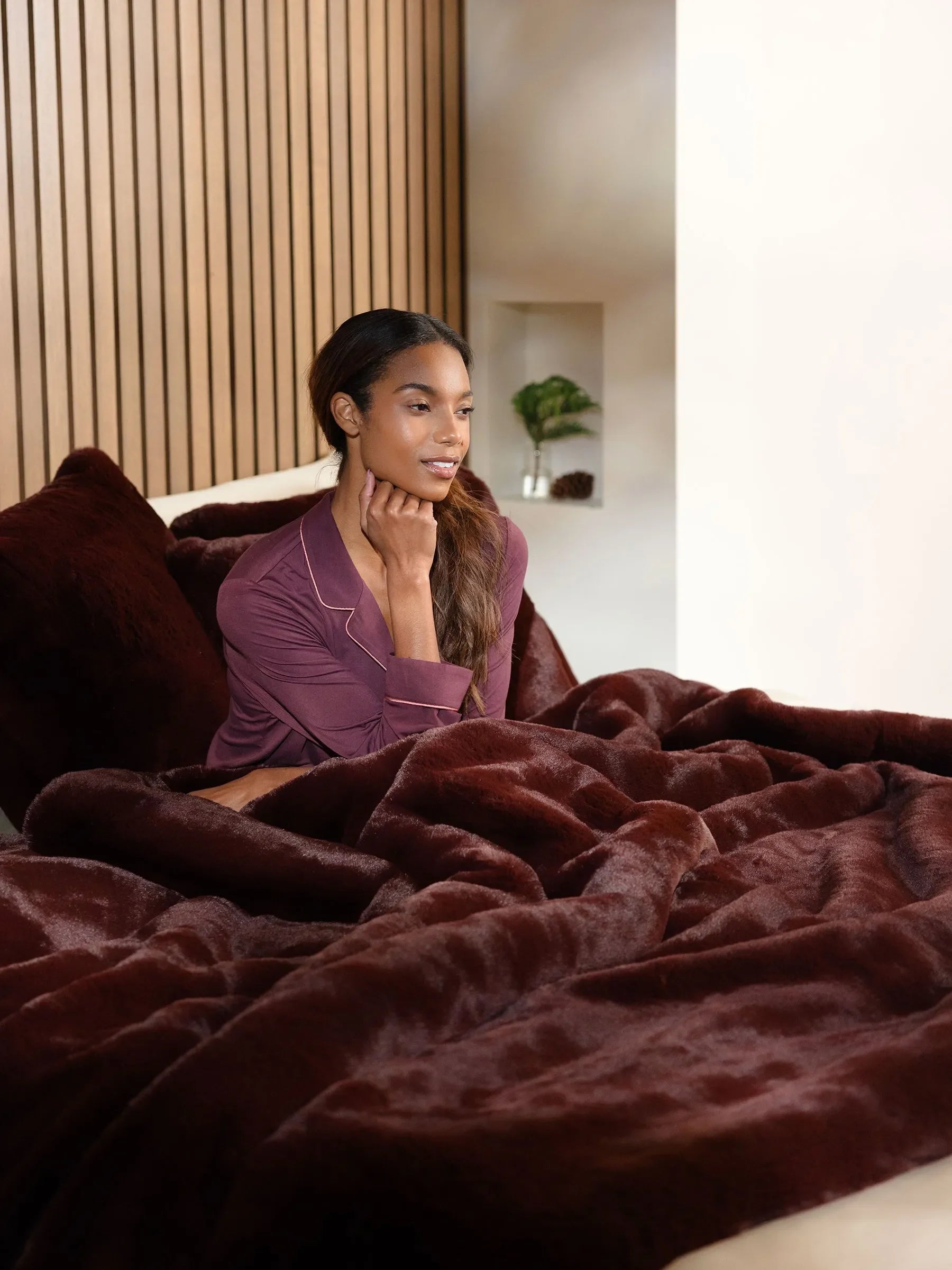 Cuddle Blanket with Faux Fur-like Texture - The Mayfair Hall