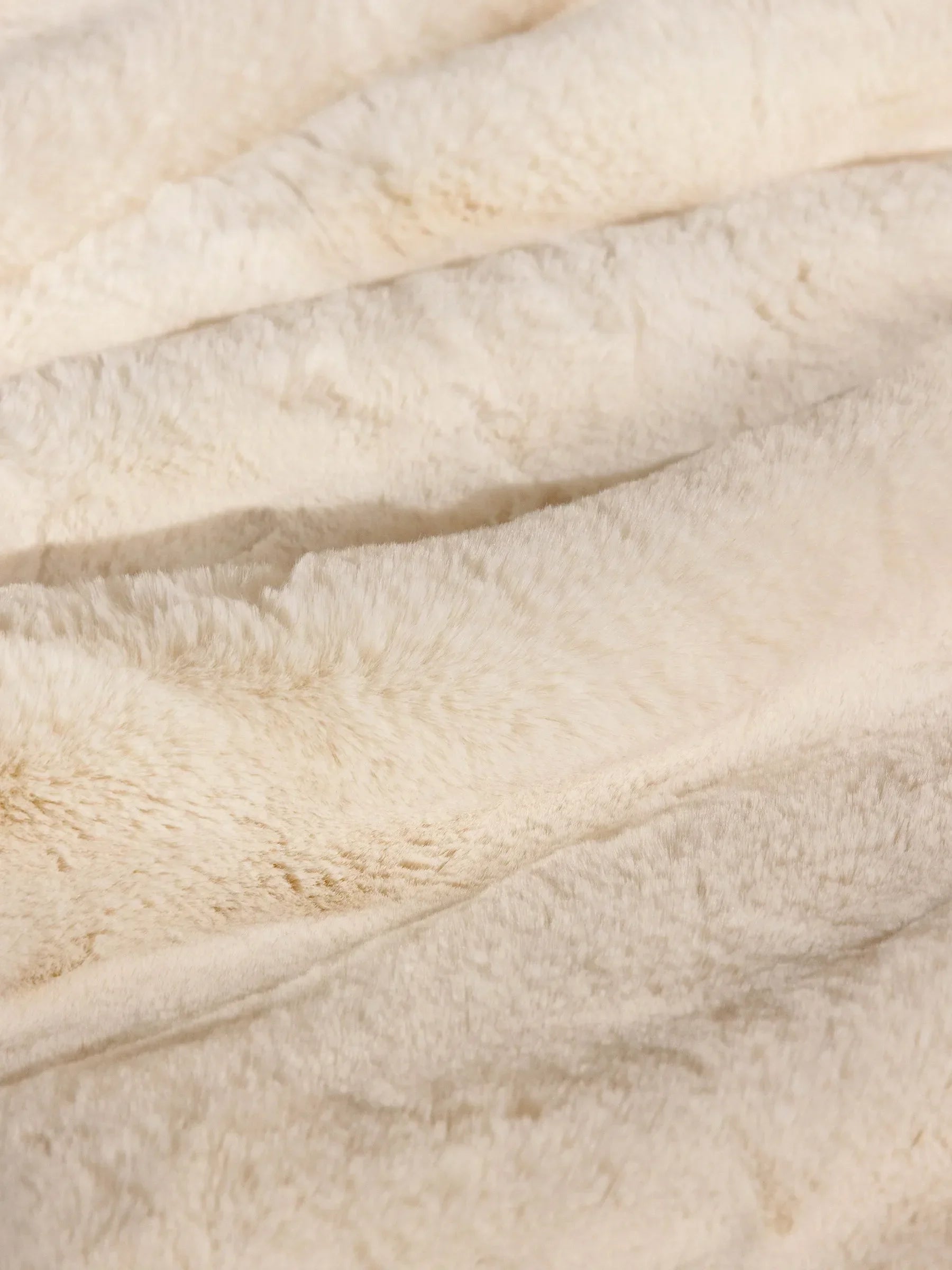 Cuddle Blanket with Faux Fur-like Texture - The Mayfair Hall