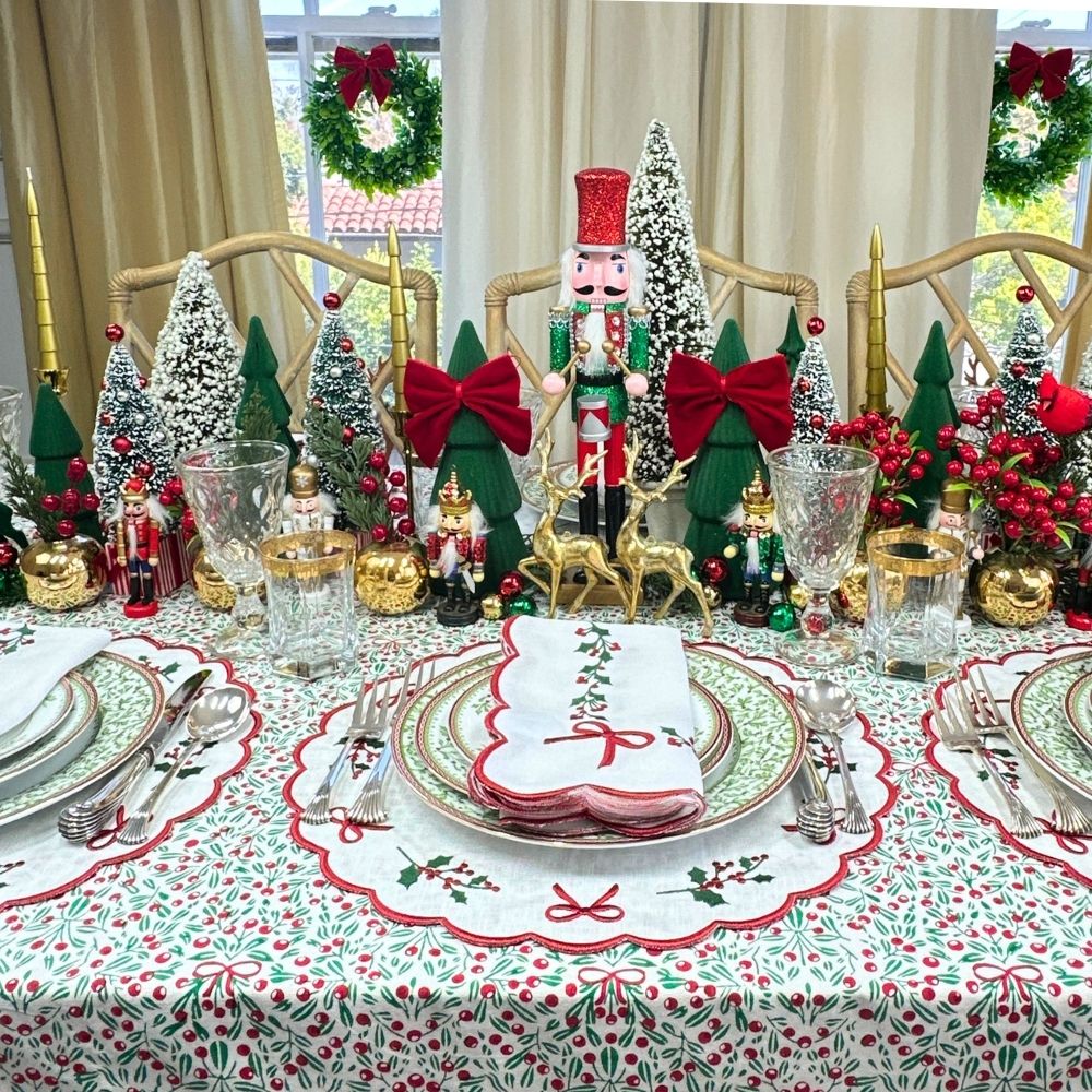 Mistletoe & Bows - Tablecloth