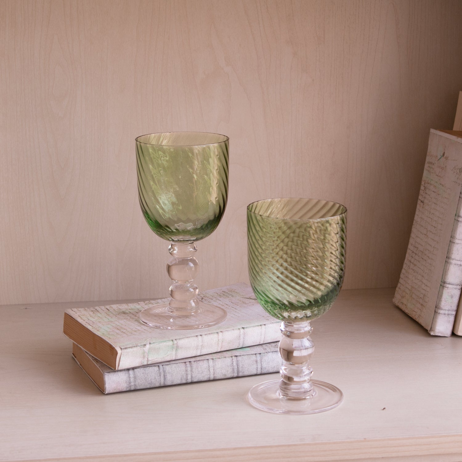 GLASS French Swirl Wine Set of 4 (Green)