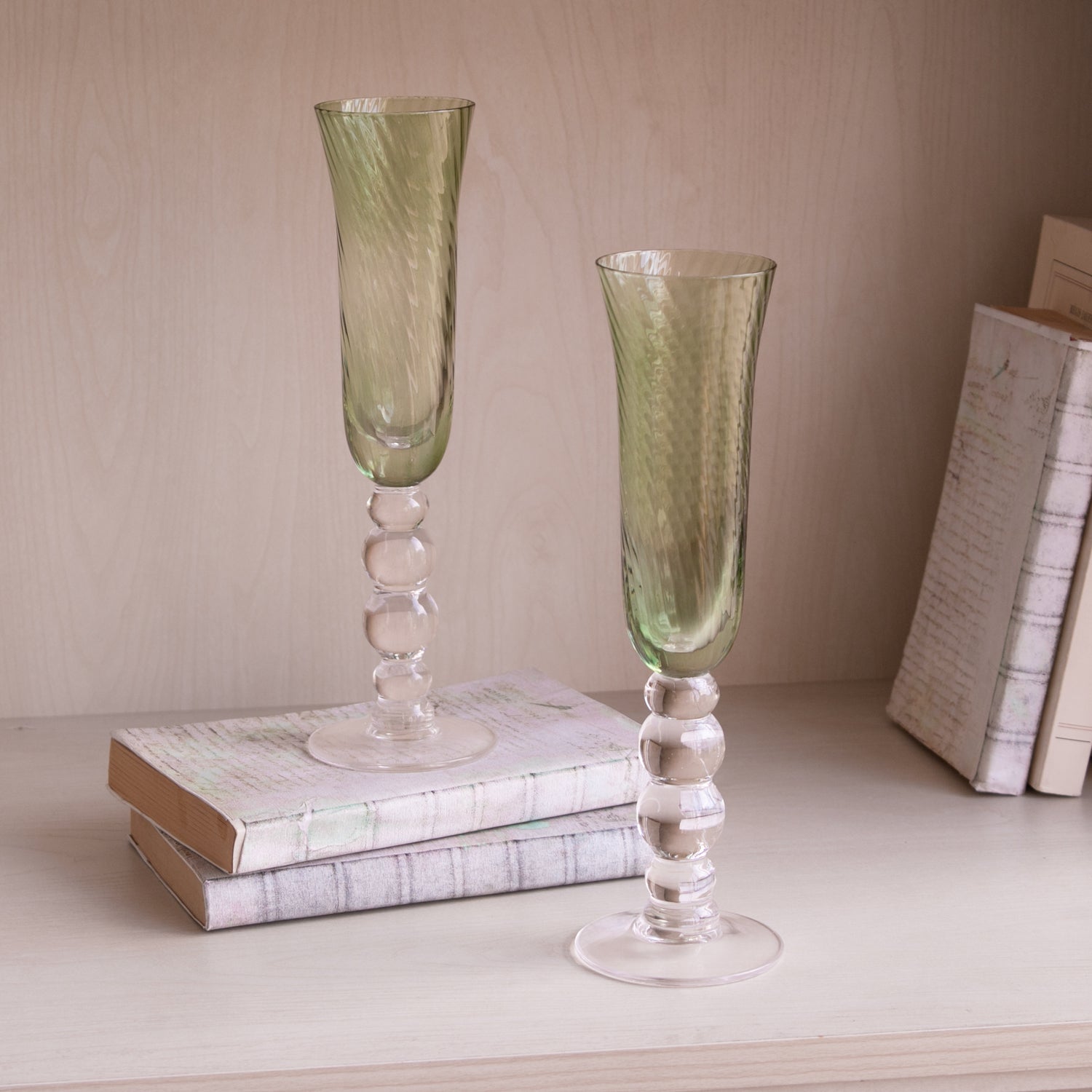 GLASS French Swirl Champagne Flute Set of 4 (Green)