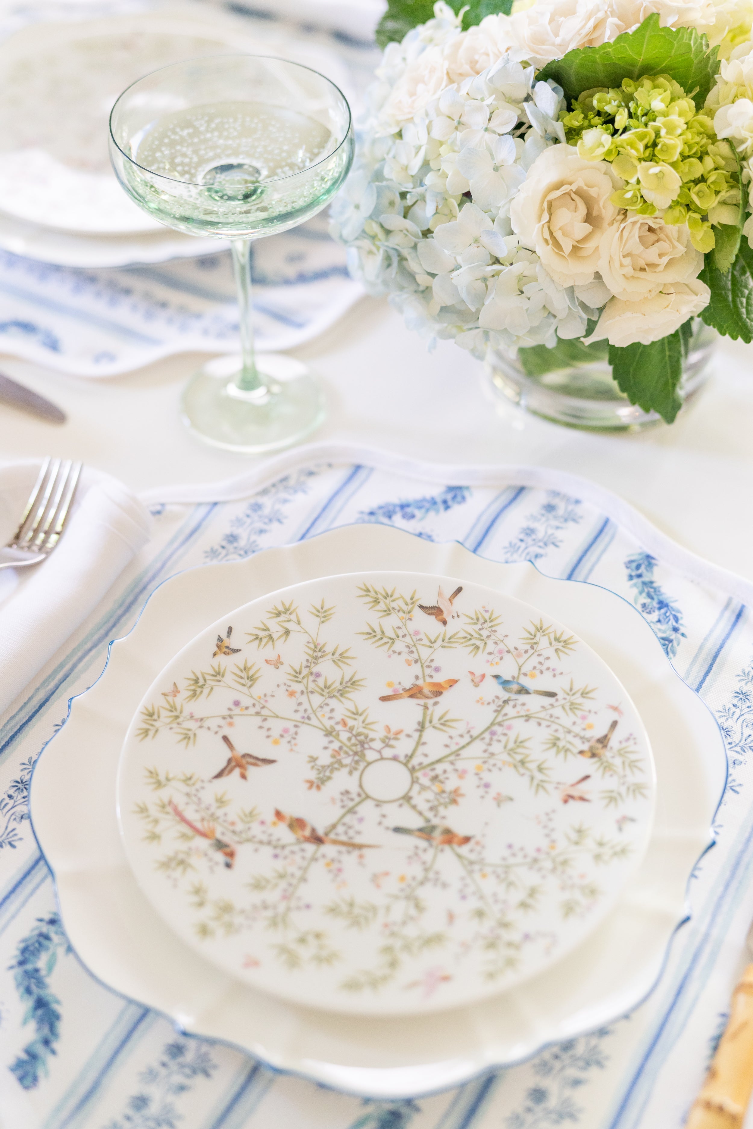 Round Scalloped Placemat | Boxwood Garden - Delft Blue