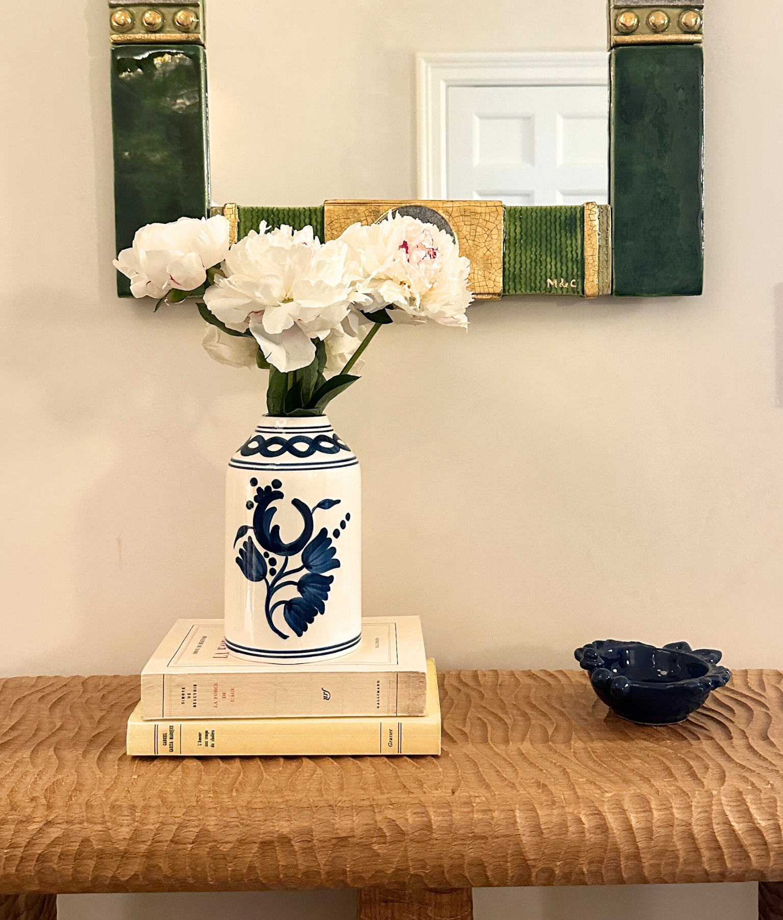 Genie In A Bottle, White / Indigo