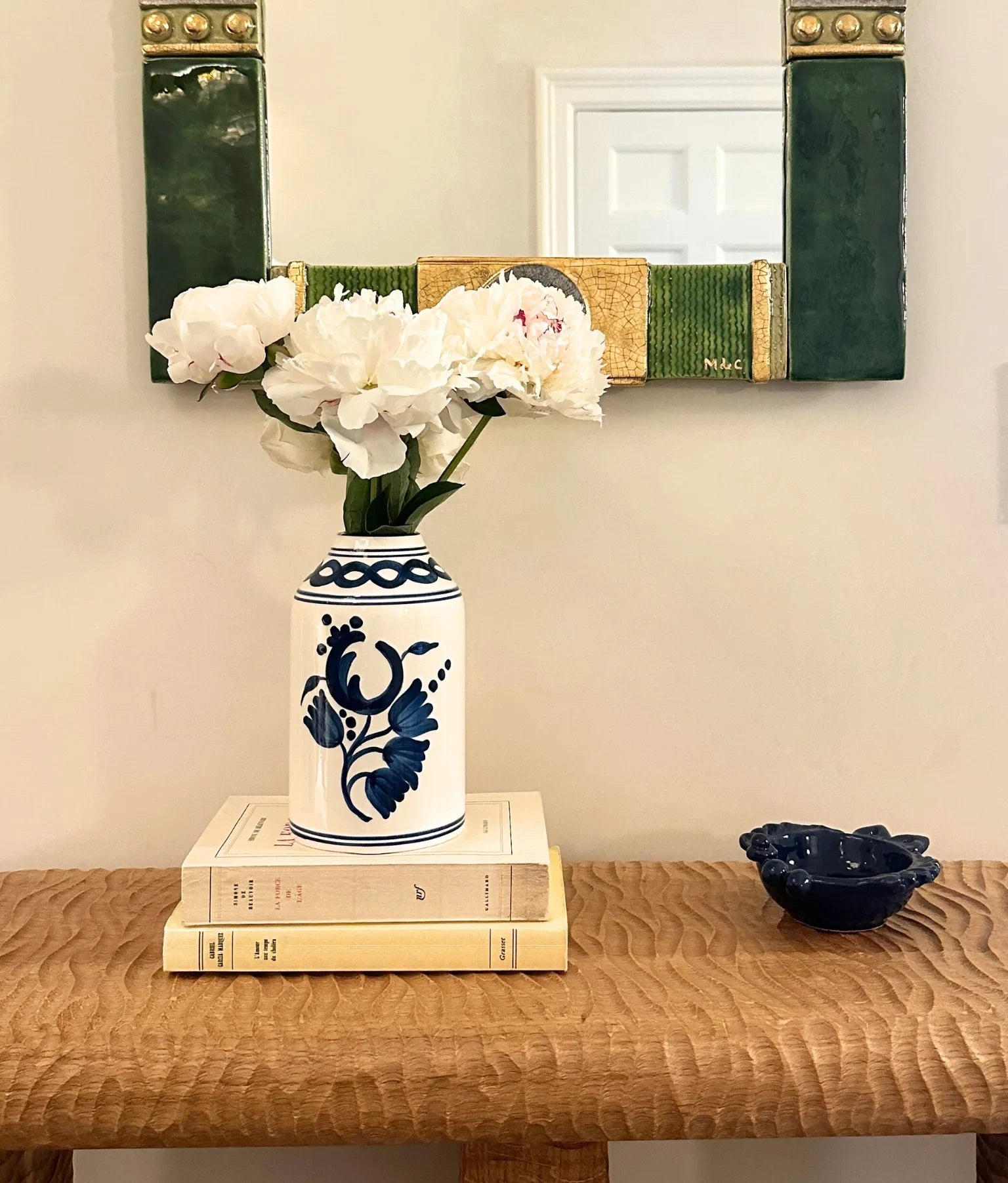 Genie In A Bottle, White / Indigo