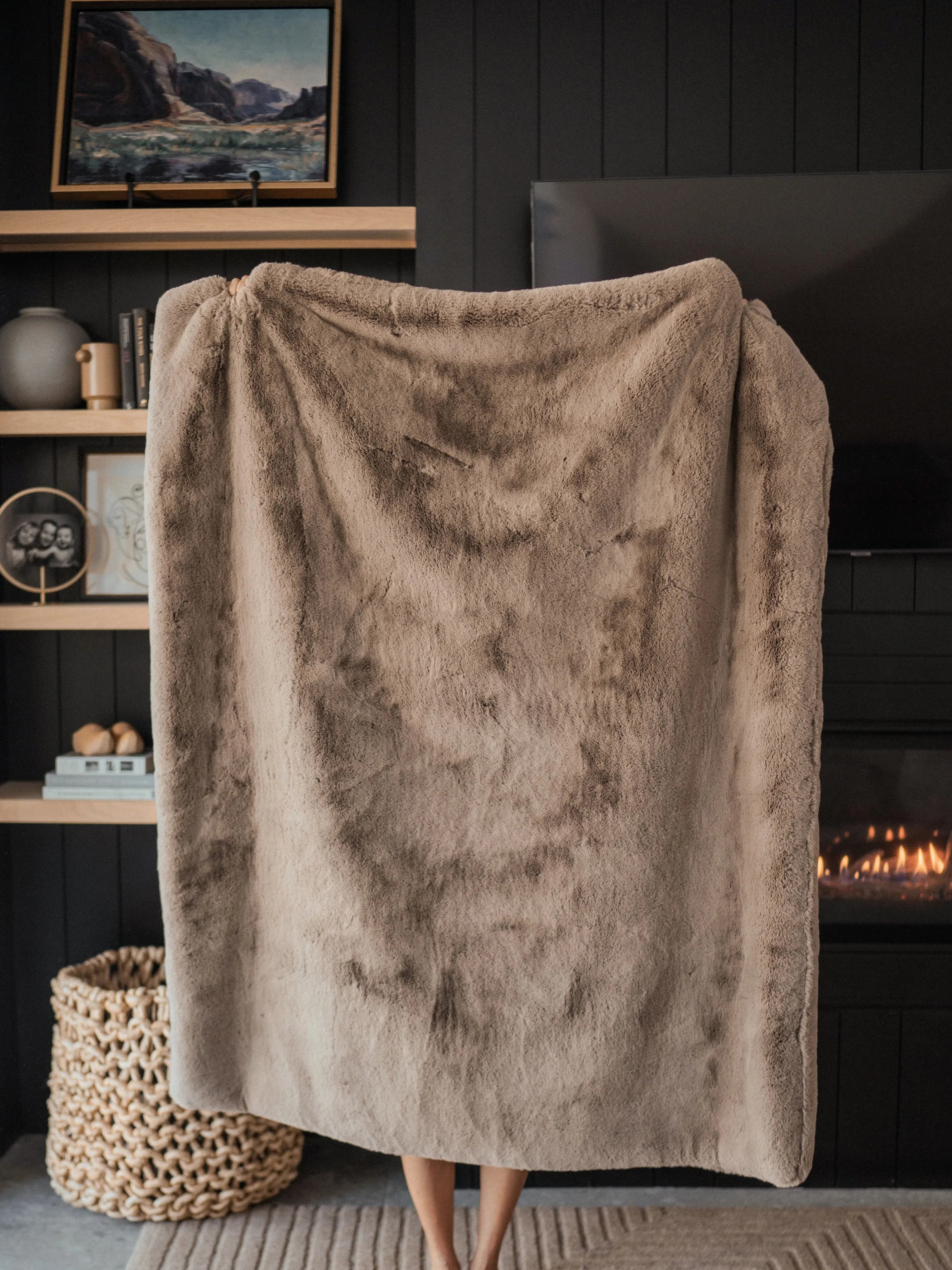 Cuddle Blanket with Faux Fur-like Texture - The Mayfair Hall