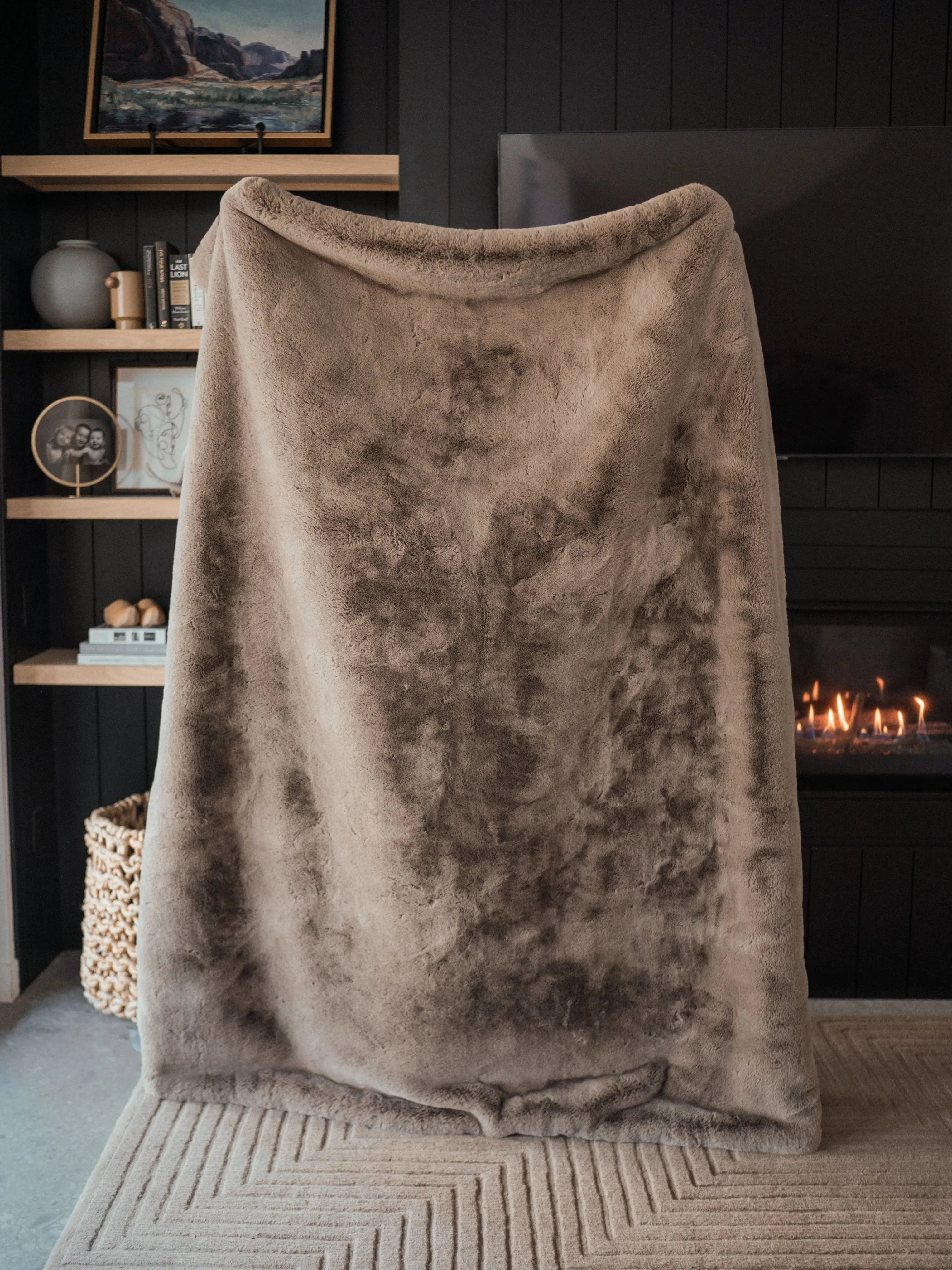 Cuddle Blanket with Faux Fur-like Texture - The Mayfair Hall