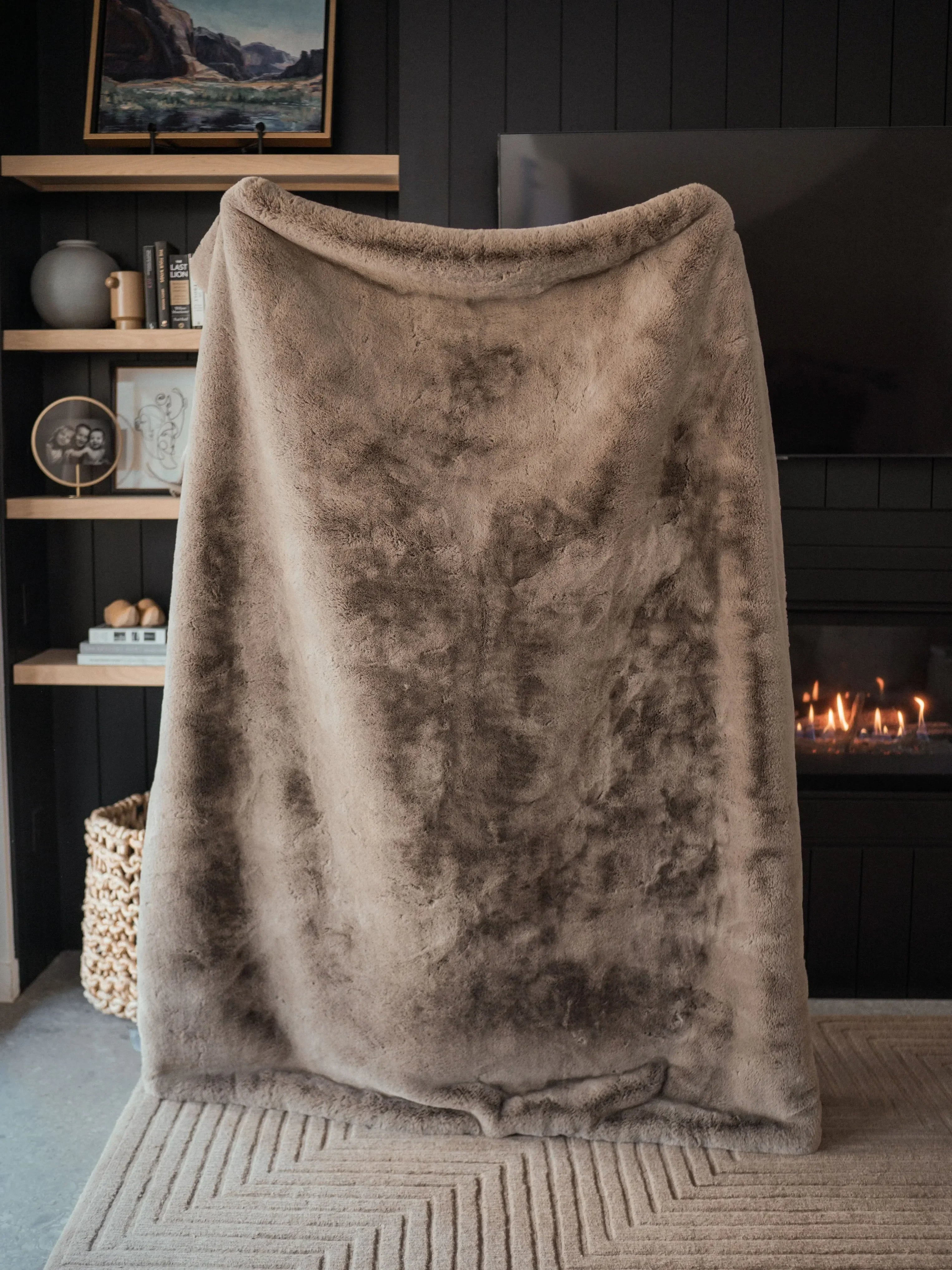 Cuddle Blanket with Faux Fur-like Texture - The Mayfair Hall