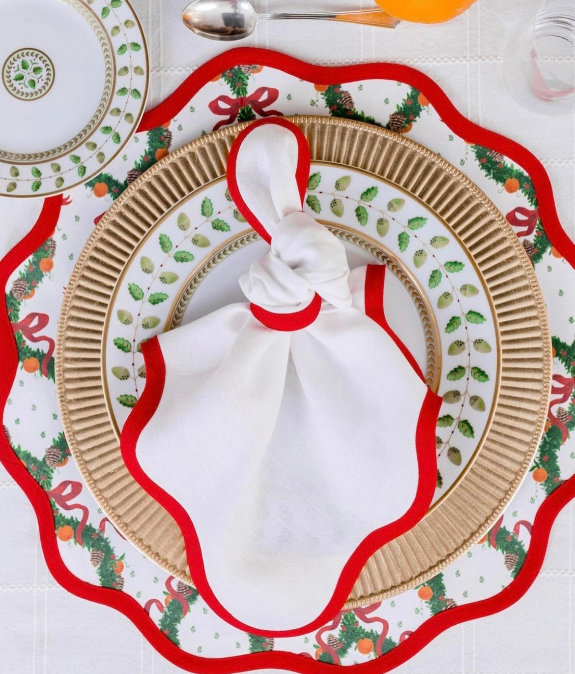 Linen Scalloped Square | Lily White with Rosebud Red