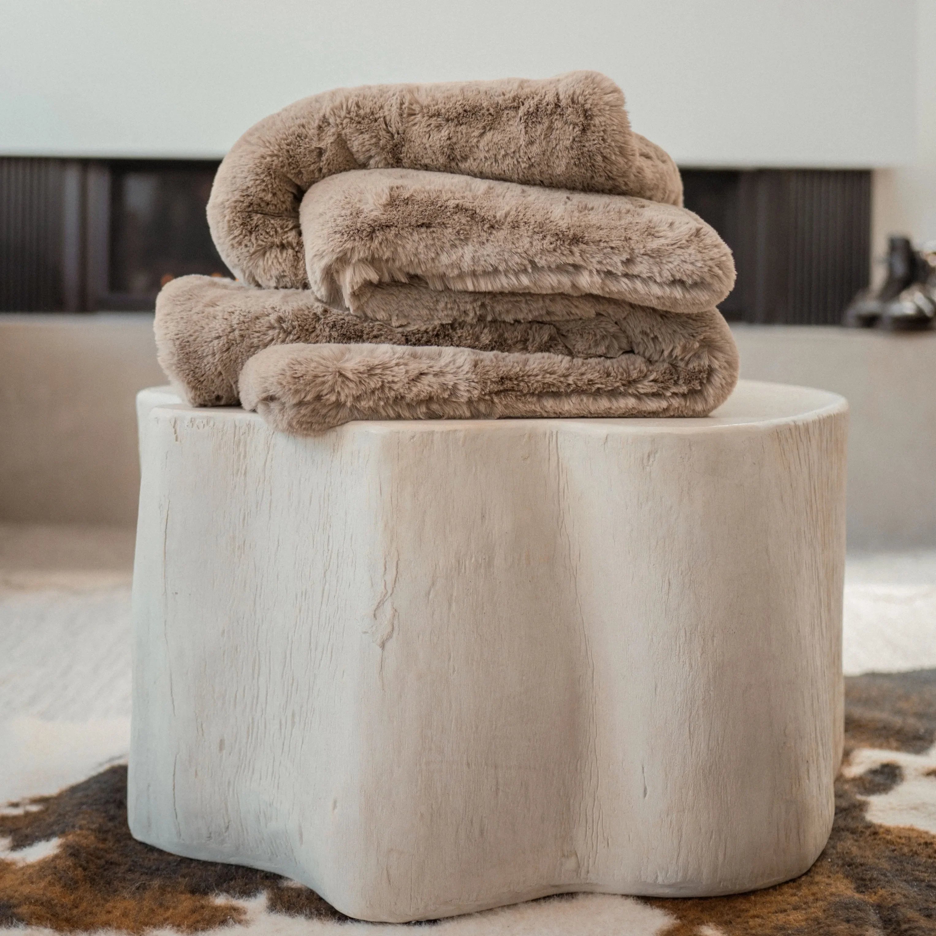 Cuddle Blanket with Faux Fur-like Texture - The Mayfair Hall