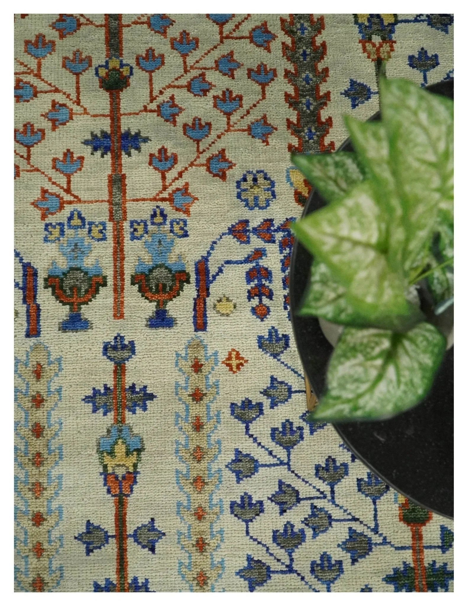 5x8, 6x9, 8x10, 9x12, 10x14 and 12x15 Hand Knotted Ivory and Charcoal Traditional Persian Vintage Heriz Serapi Wool Rug | TRDCP682 - The Rug Decor