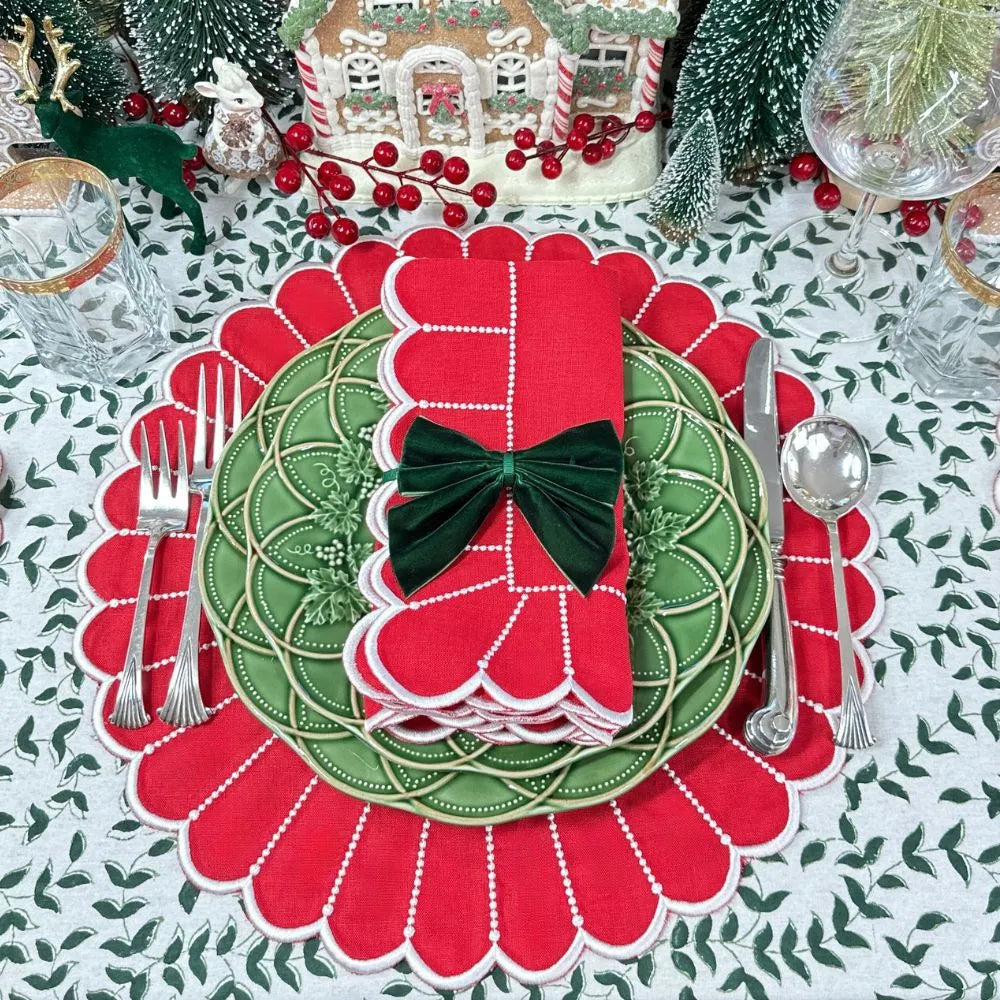 Pippa Red and White Scalloped Linen Placemat (Set of 4)