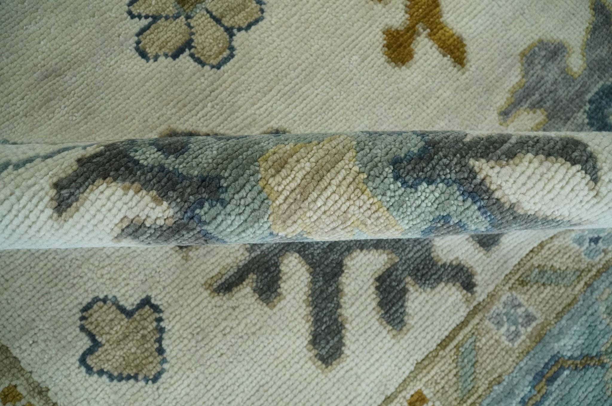 6x9, 8x10, 9x12, 10x14 and 12x15 Wool Traditional Persian Ivory and Silver Hand knotted Oushak Area Rug | TRDCP1177 - The Rug Decor