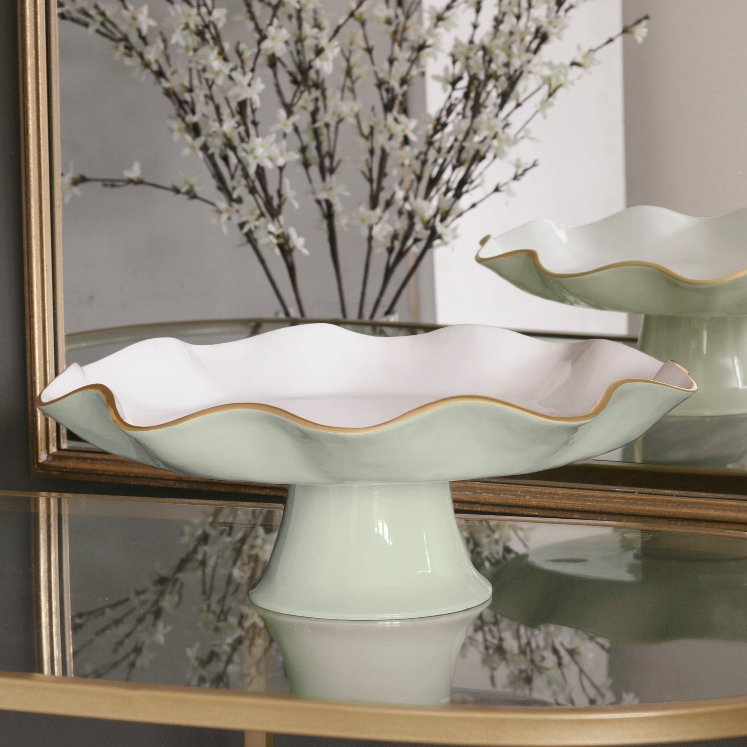 ENCANTO Carola Pedestal Cake Plate (Pistachio and White)