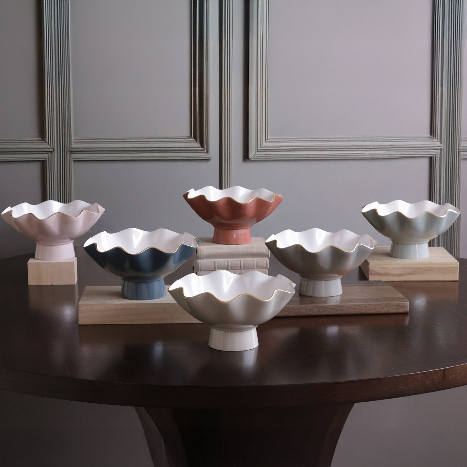 ENCANTO Carola Small Pedestal (Dove and White)