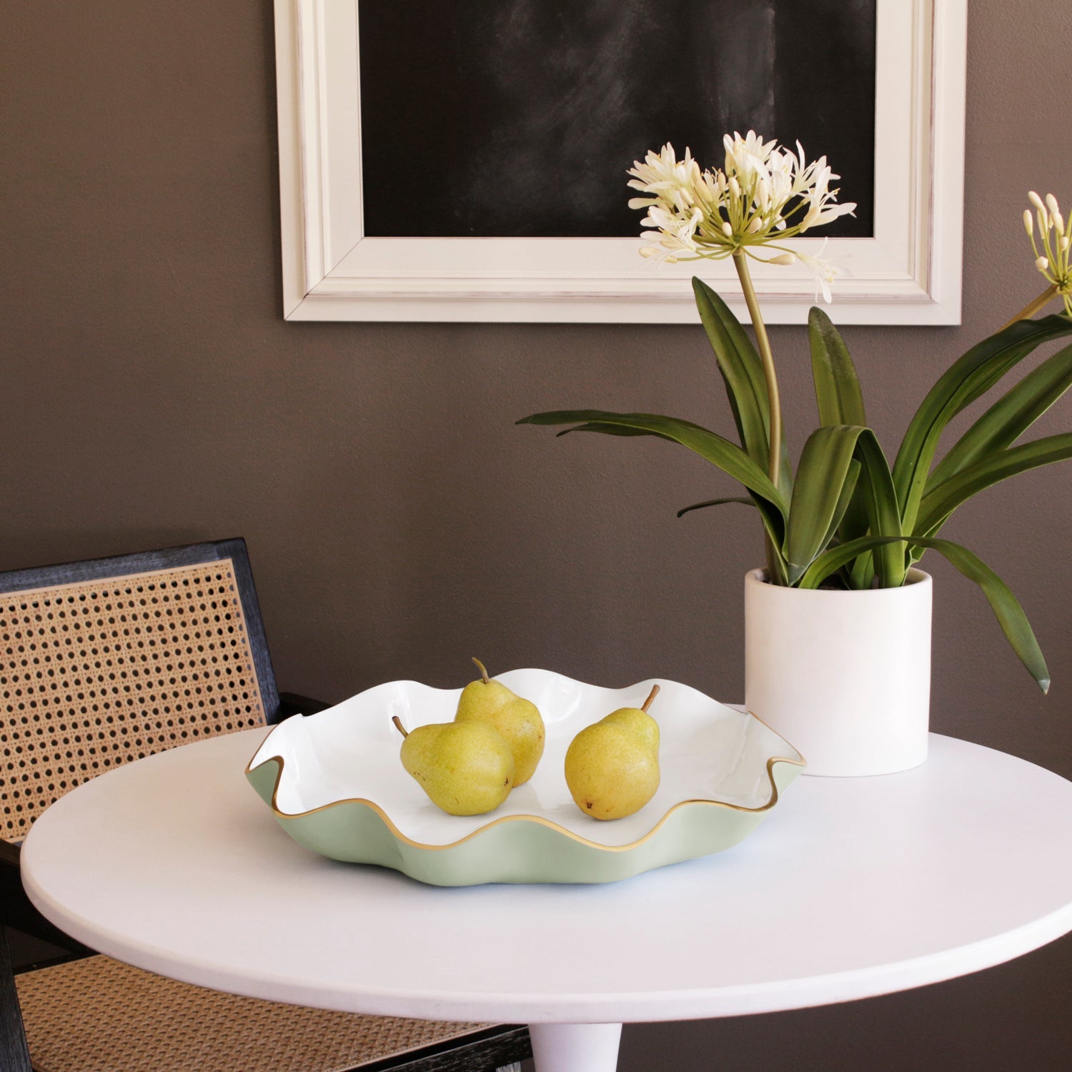 ENCANTO Carola Large Round Platter (Pistachio and White)