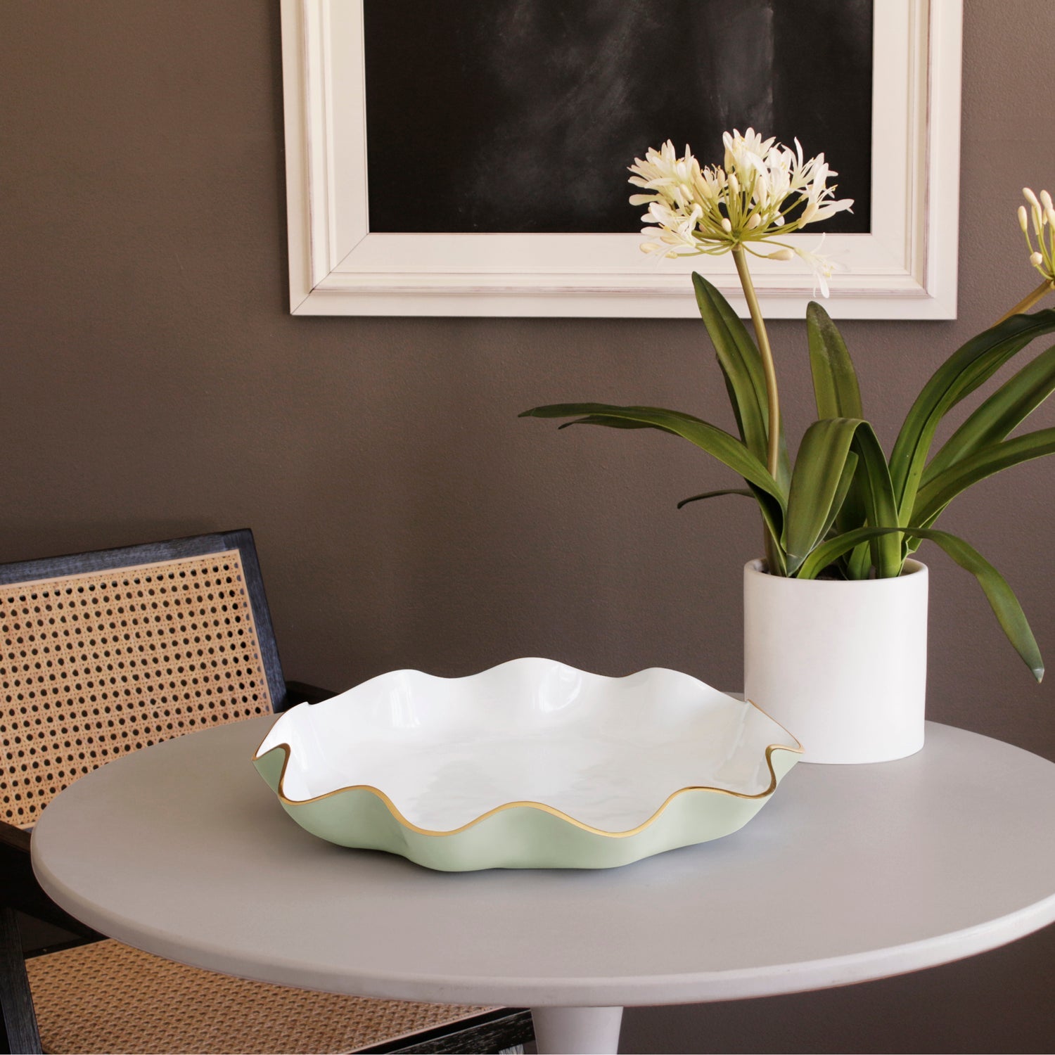 ENCANTO Carola Large Round Platter (Pistachio and White)