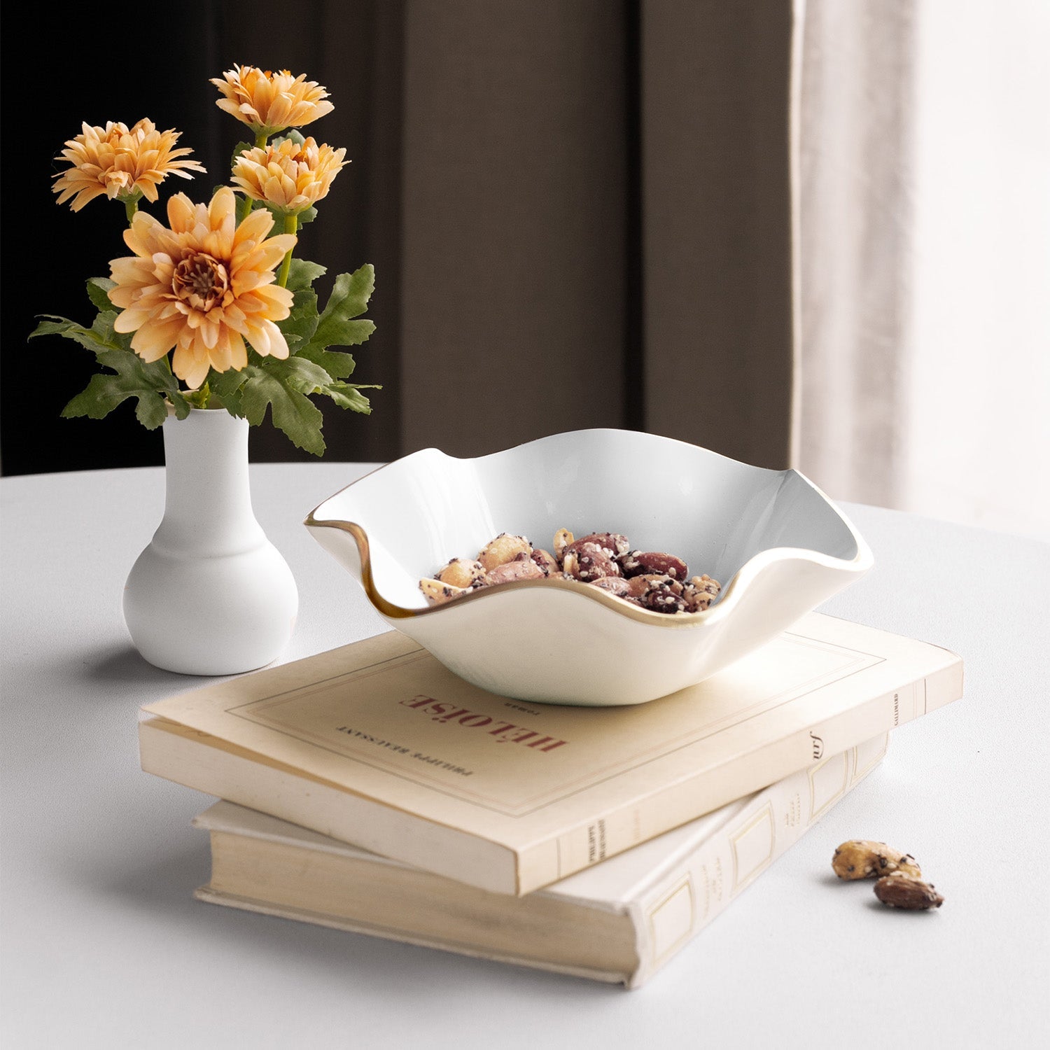ENCANTO Carola Small Round Bowl (Cream and White)