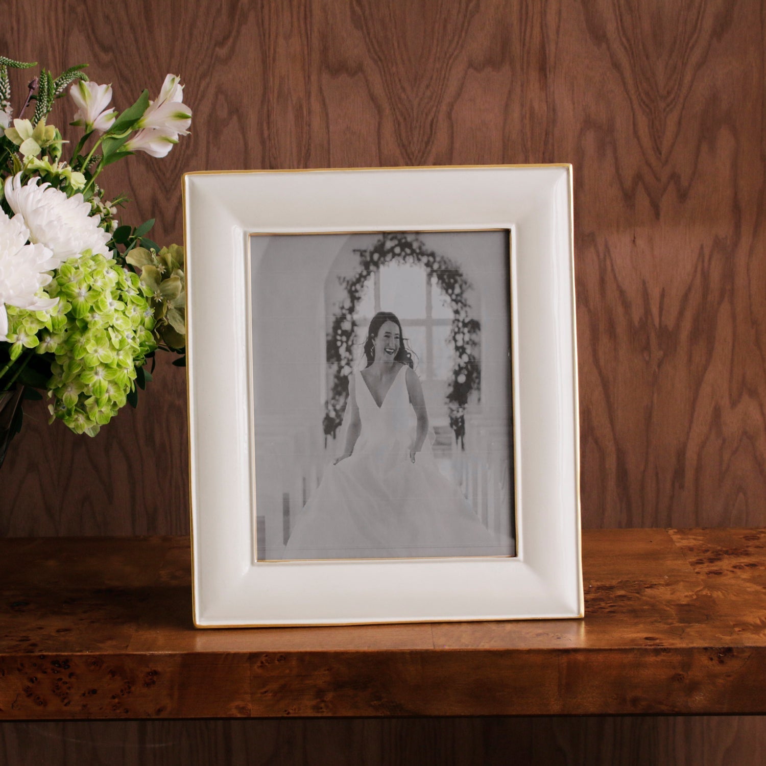 FRAME Encanto Charlotte 8 x 10 Cream