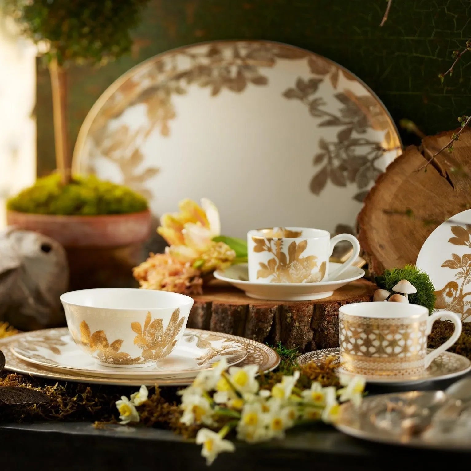 Hawthorne Gilt Cup and Saucer (Set of 4) - The Mayfair Hall