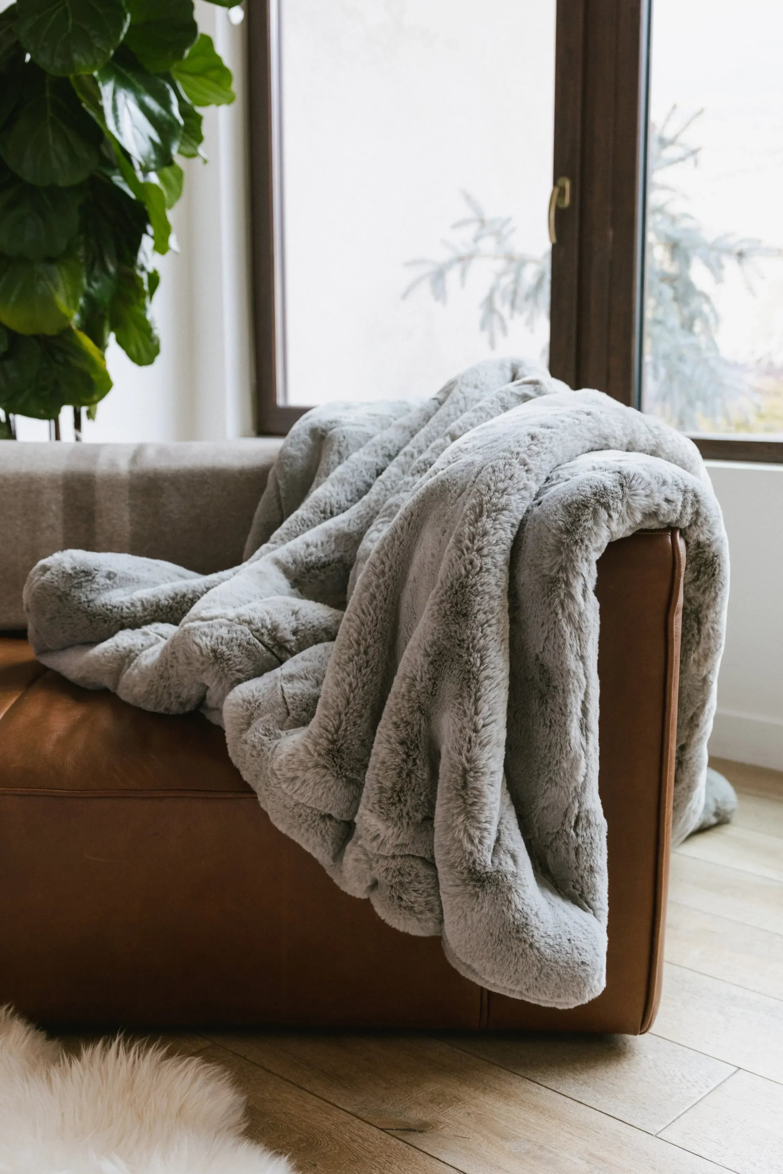 Cuddle Blanket with Faux Fur-like Texture - The Mayfair Hall