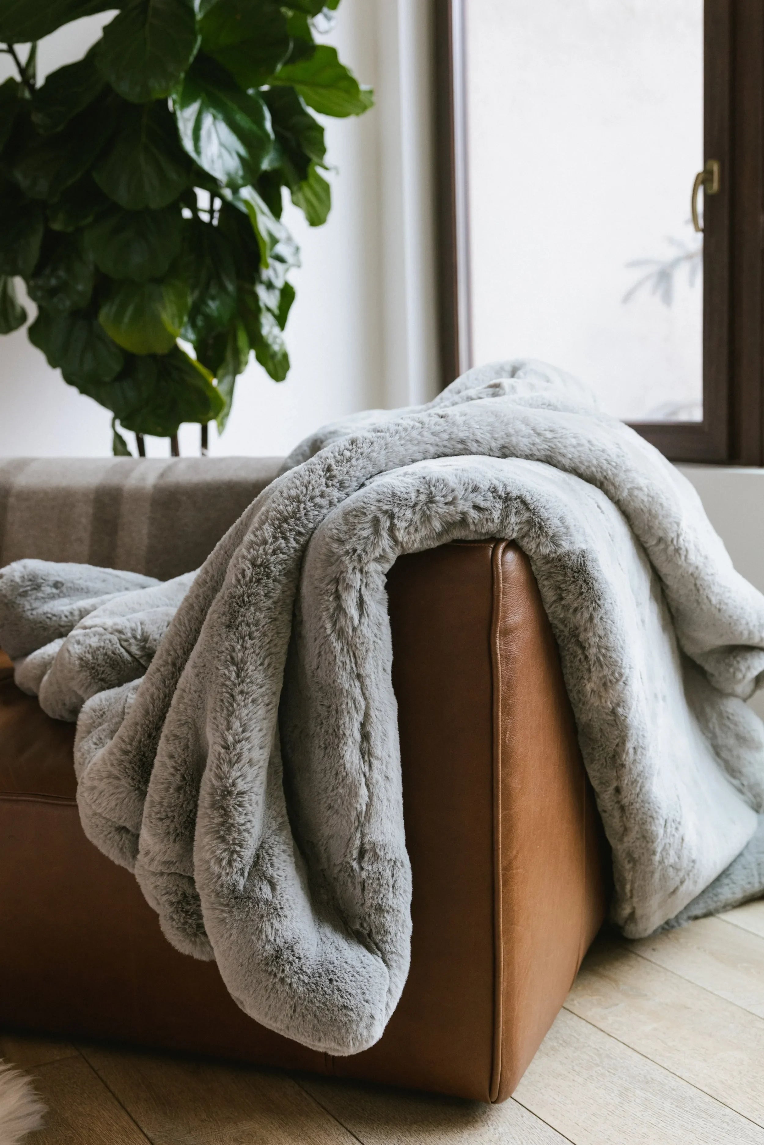 Cuddle Blanket with Faux Fur-like Texture - The Mayfair Hall