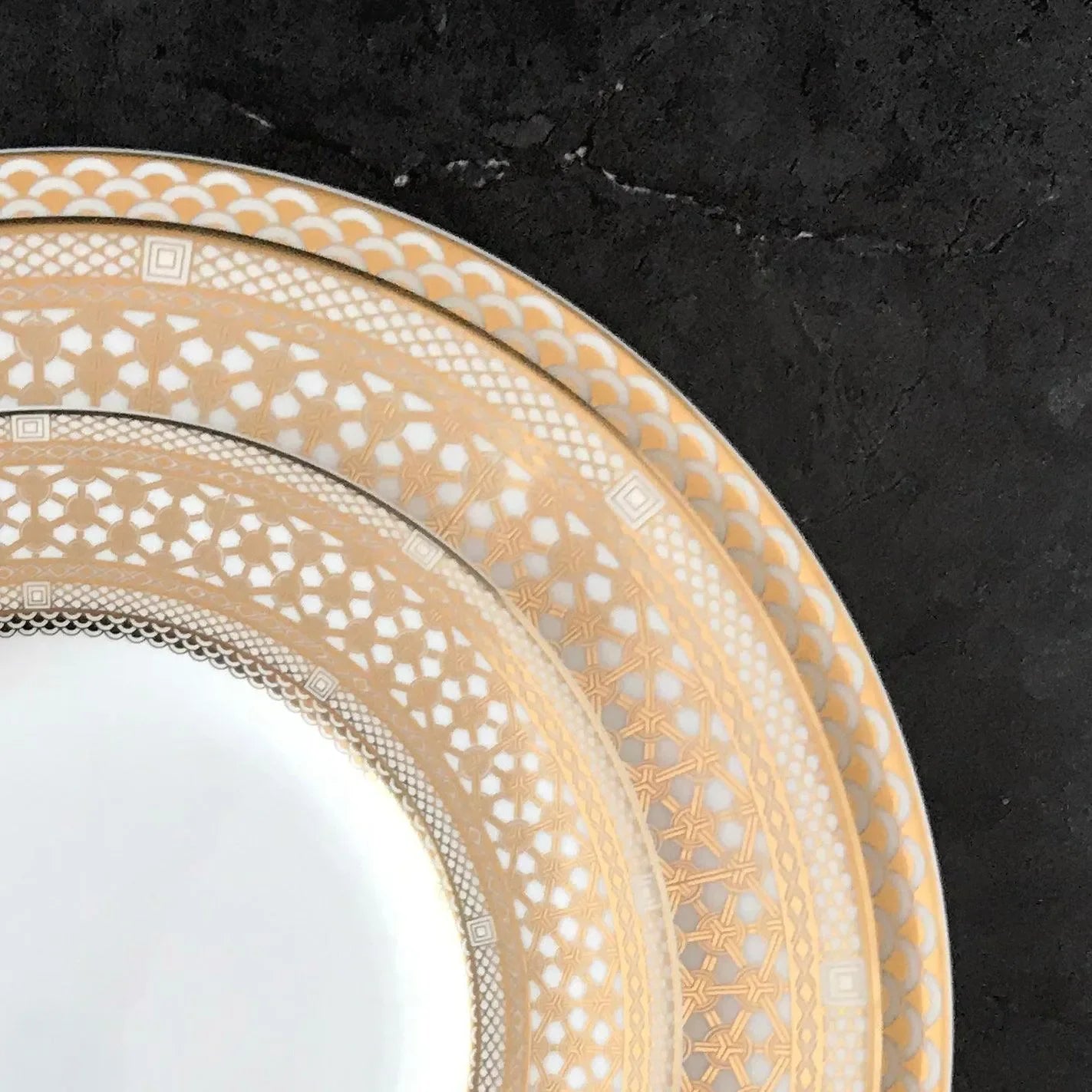 Hawthorne Gilt Charger Plate - The Mayfair Hall