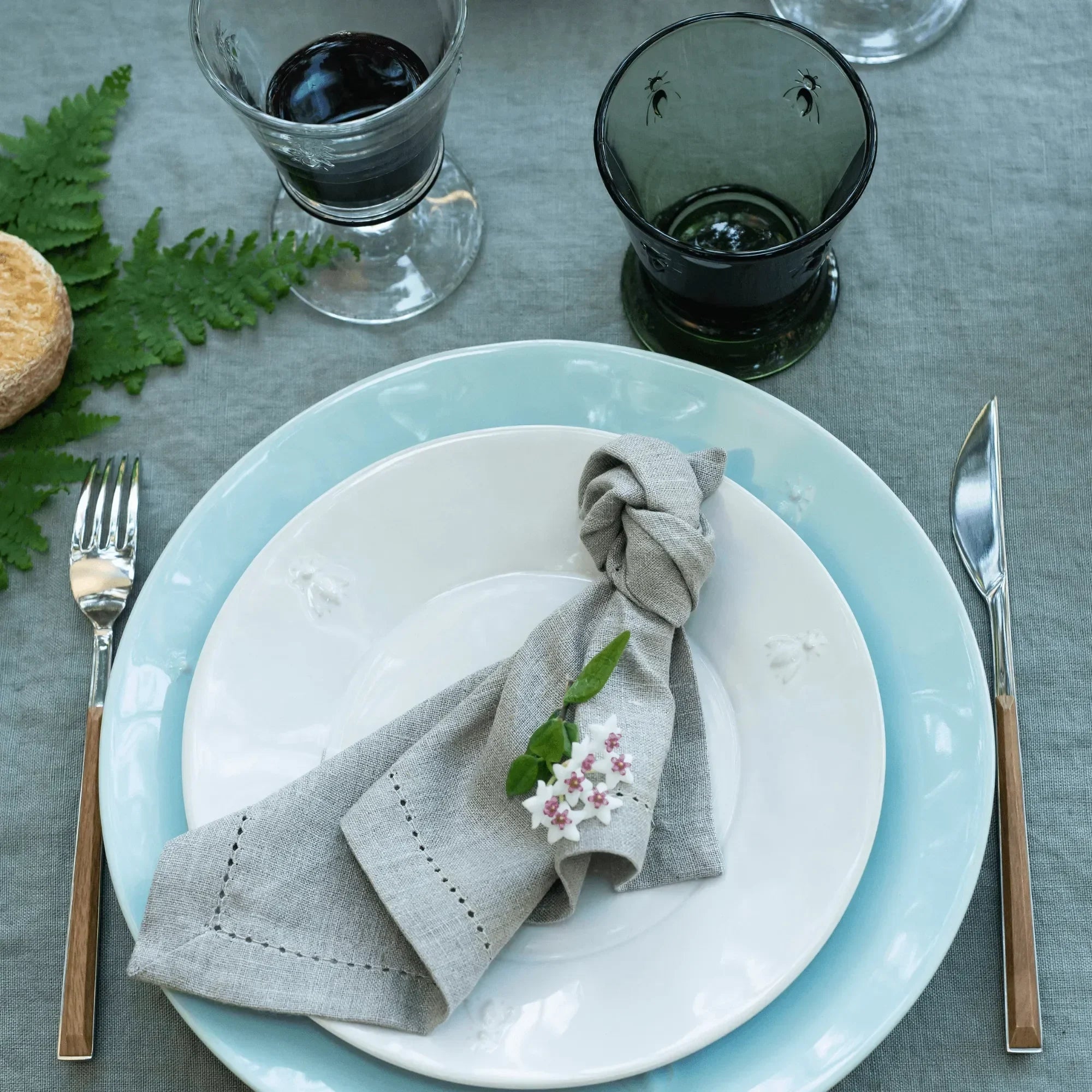 Bee Ceramic Dinner Plate (Set of 4) - The Mayfair Hall