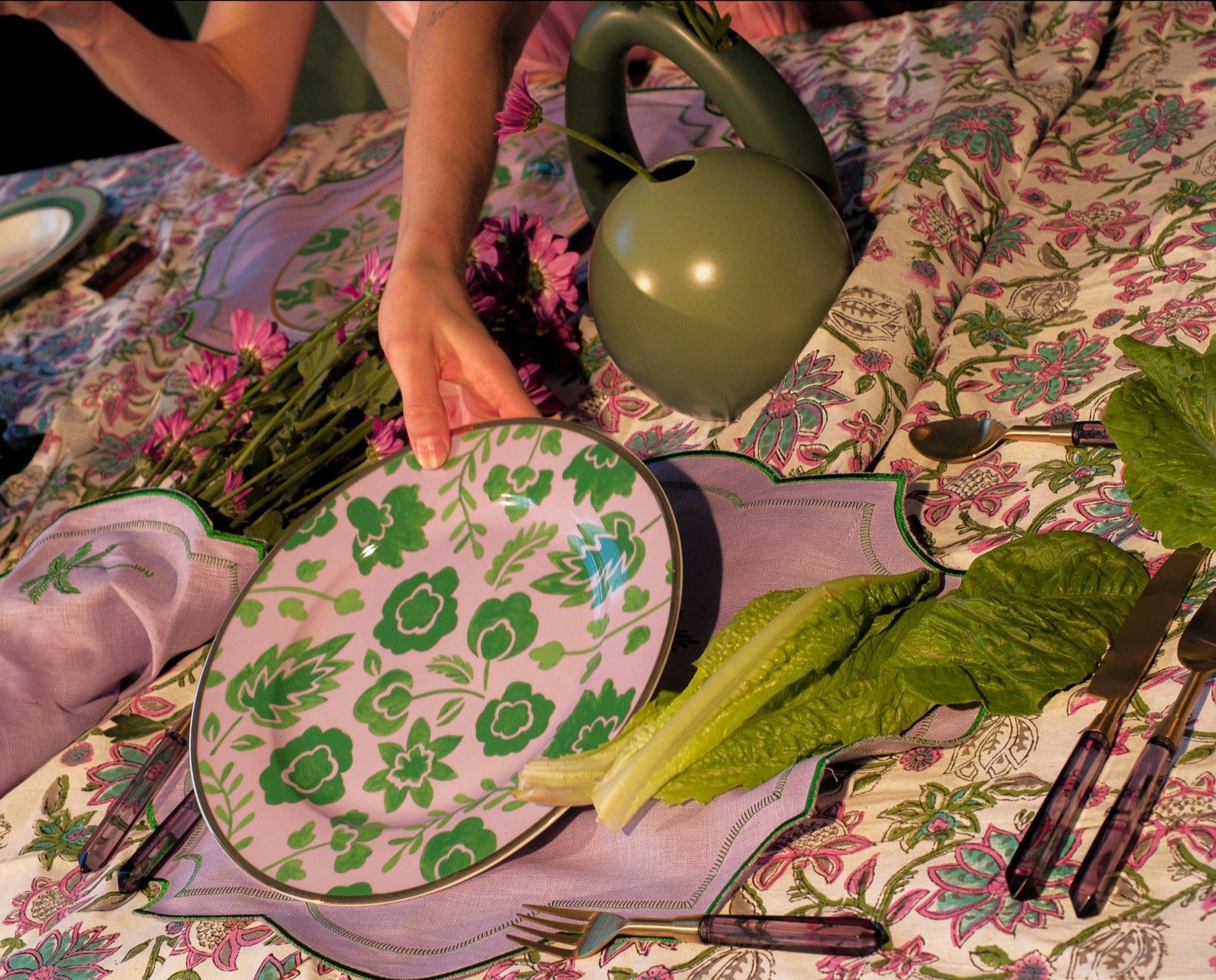 Bernadette Leaf Porcelain Dinner Plate in Lilac and Green with Gold Hand-Painted Rim (Set of 4)