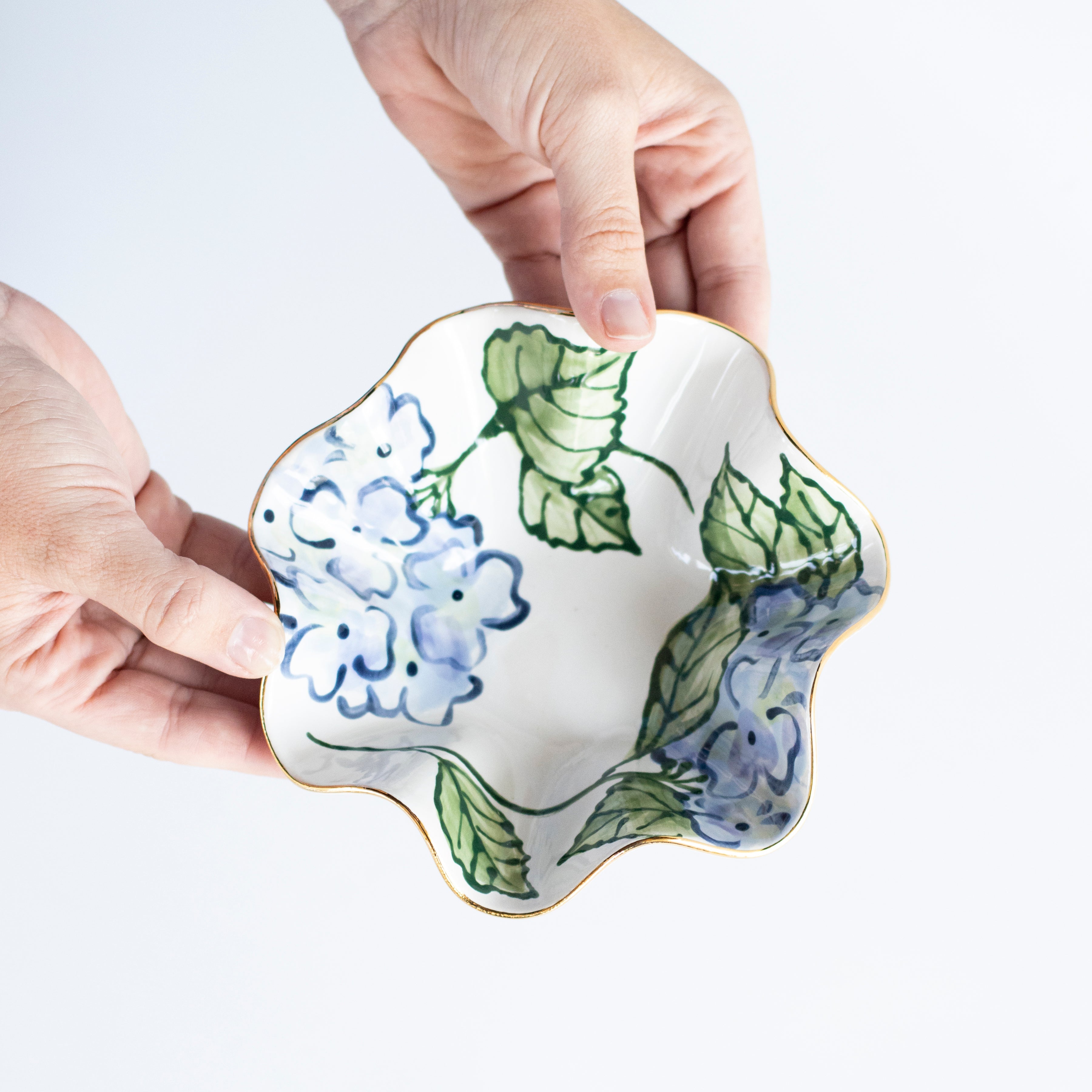 Alene Blue Hydrangea Wavy Bowl