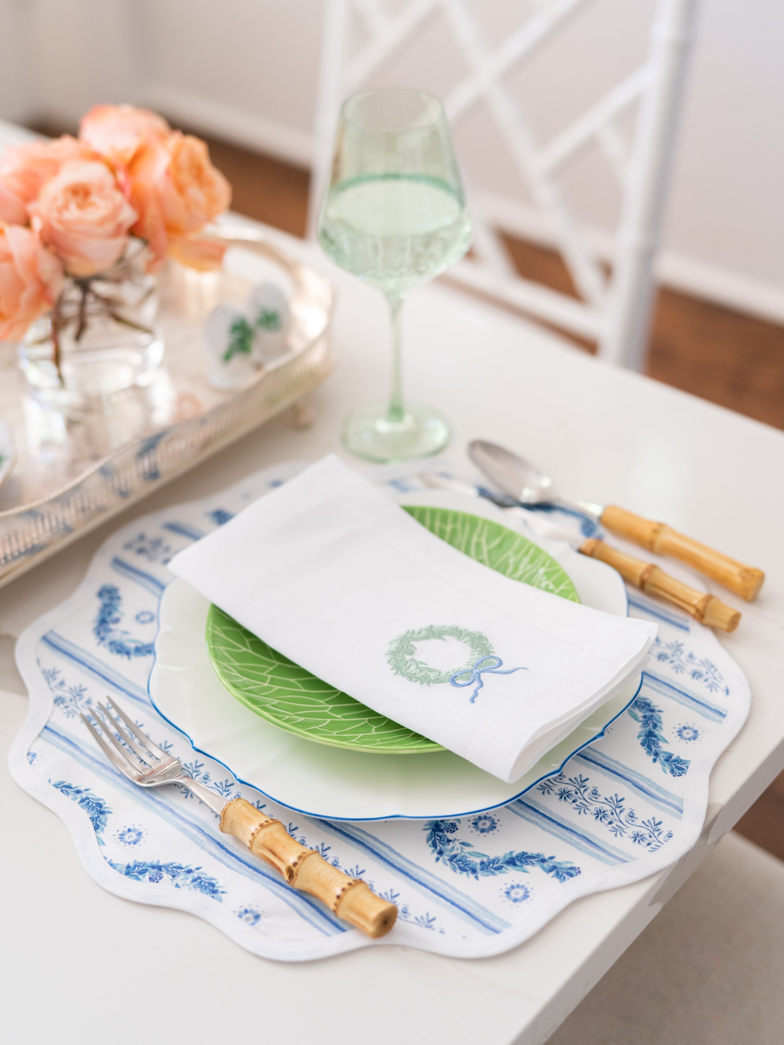 Round Scalloped Placemat | Boxwood Garden - Delft Blue