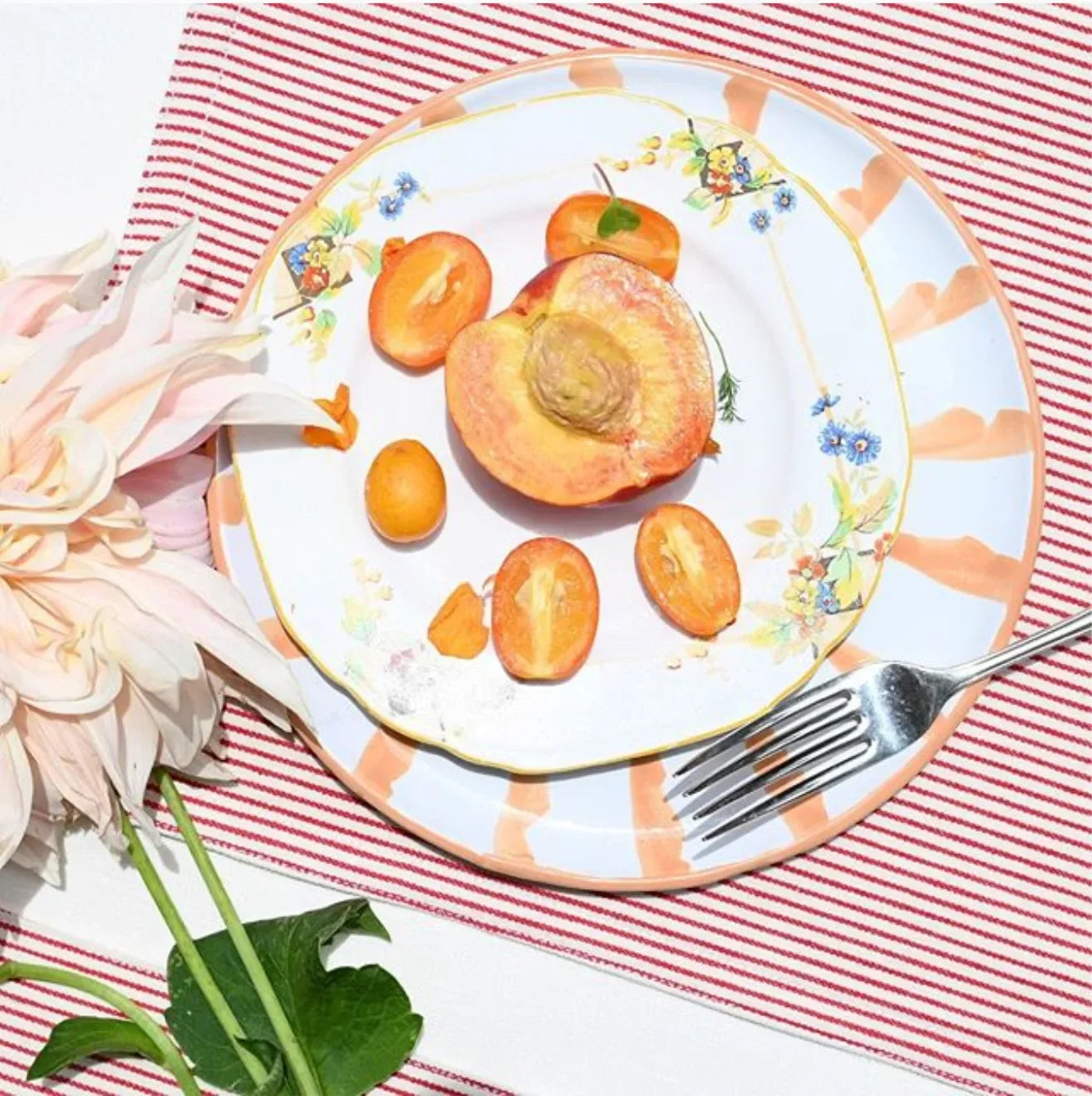 Dinner plate with candy cane stripes - The Mayfair Hall