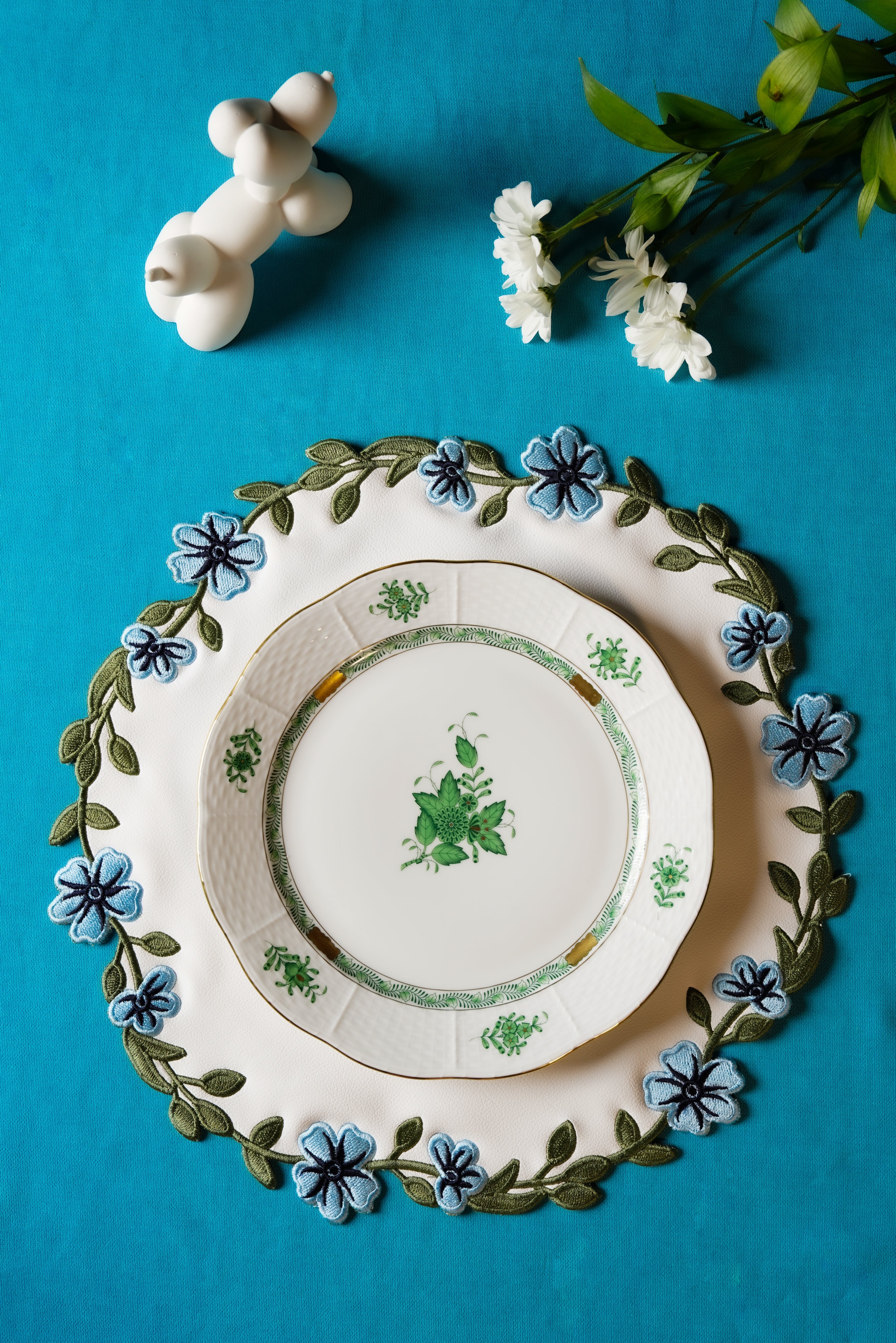 UNITY WHITE BLUE ROUND FAUX LEATHER PLACEMAT