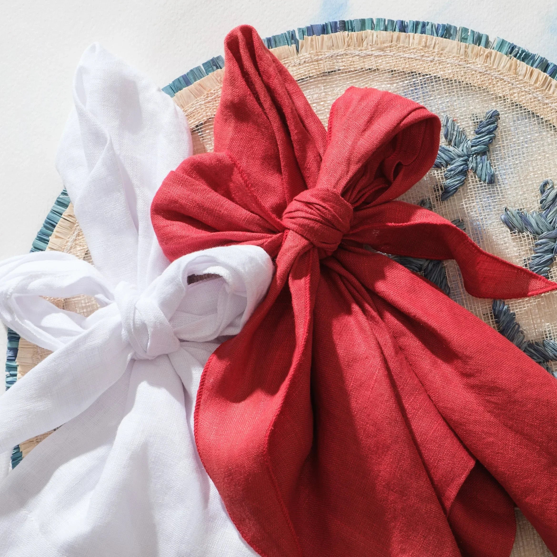 Bow linen napkin, berry, set of two - The Mayfair Hall