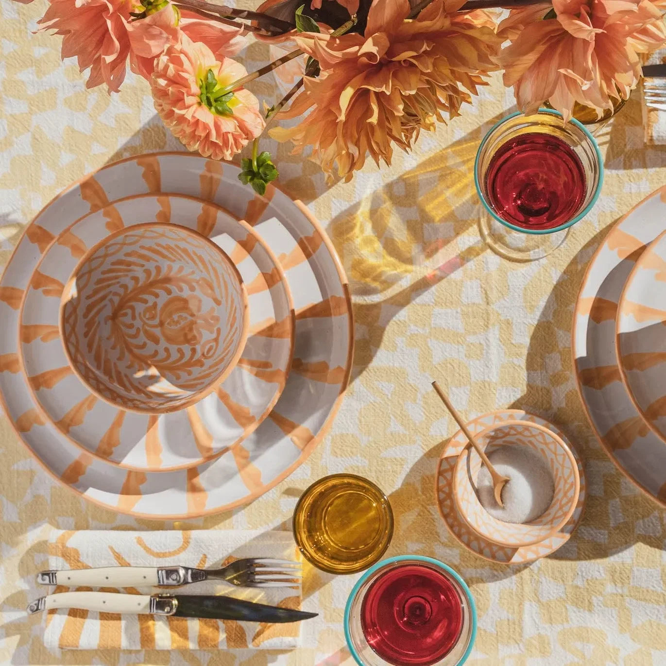 Dinner plate with candy cane stripes - The Mayfair Hall