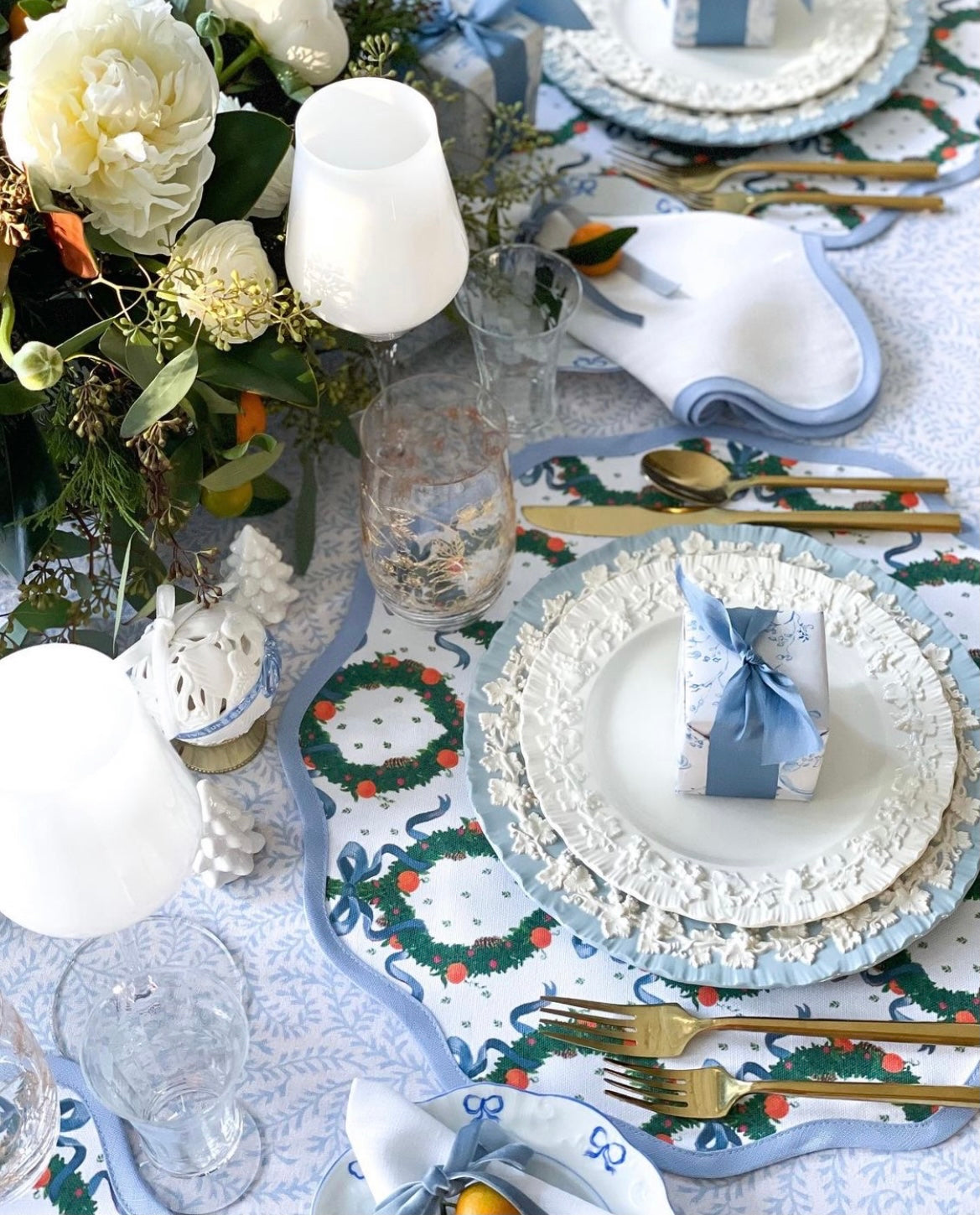 Round Scalloped Placemat | Holiday Wreath - Cornflower Blue