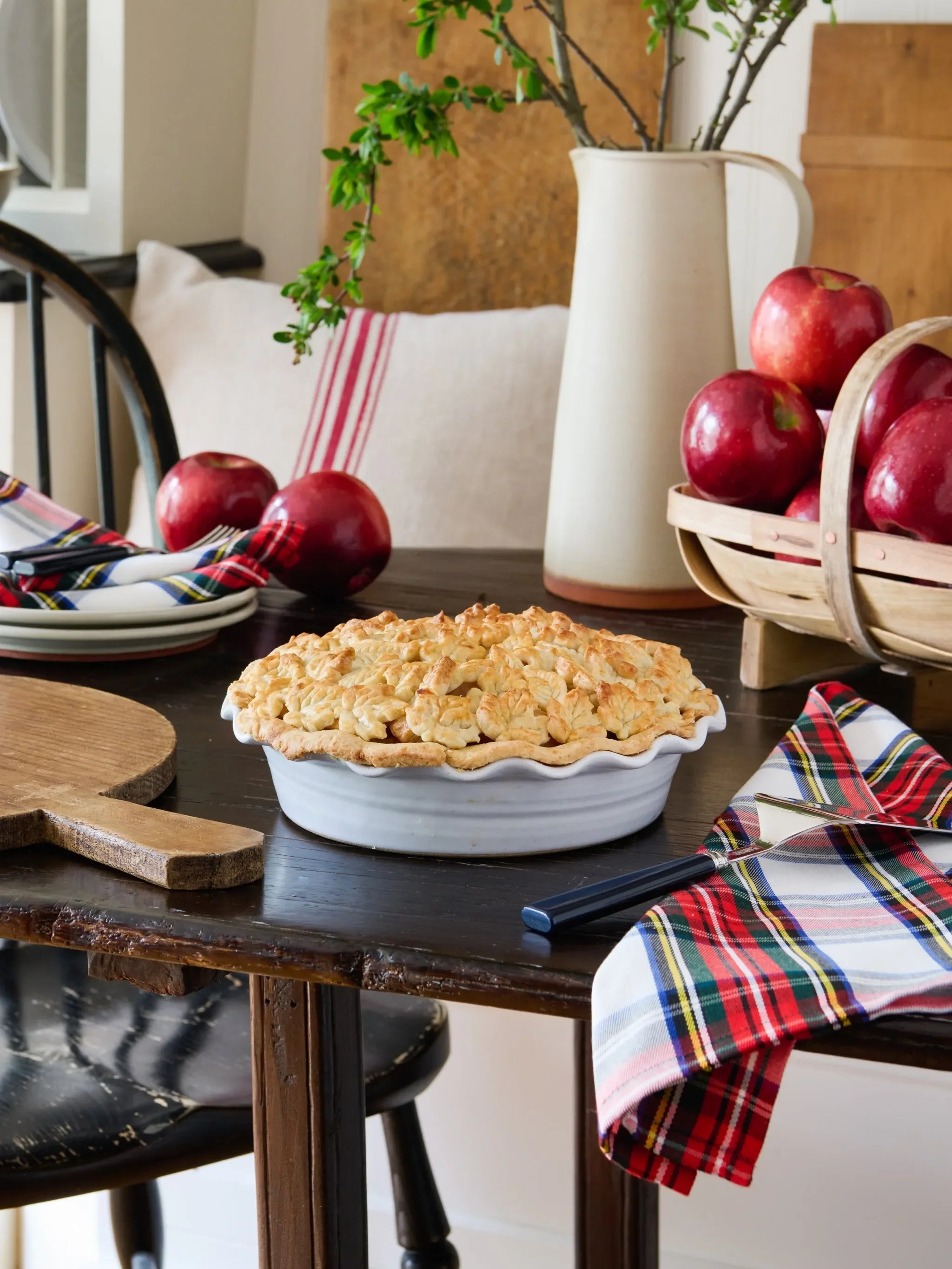 Farmhouse Pottery Classic Baker's Pie Dish - The Mayfair Hall