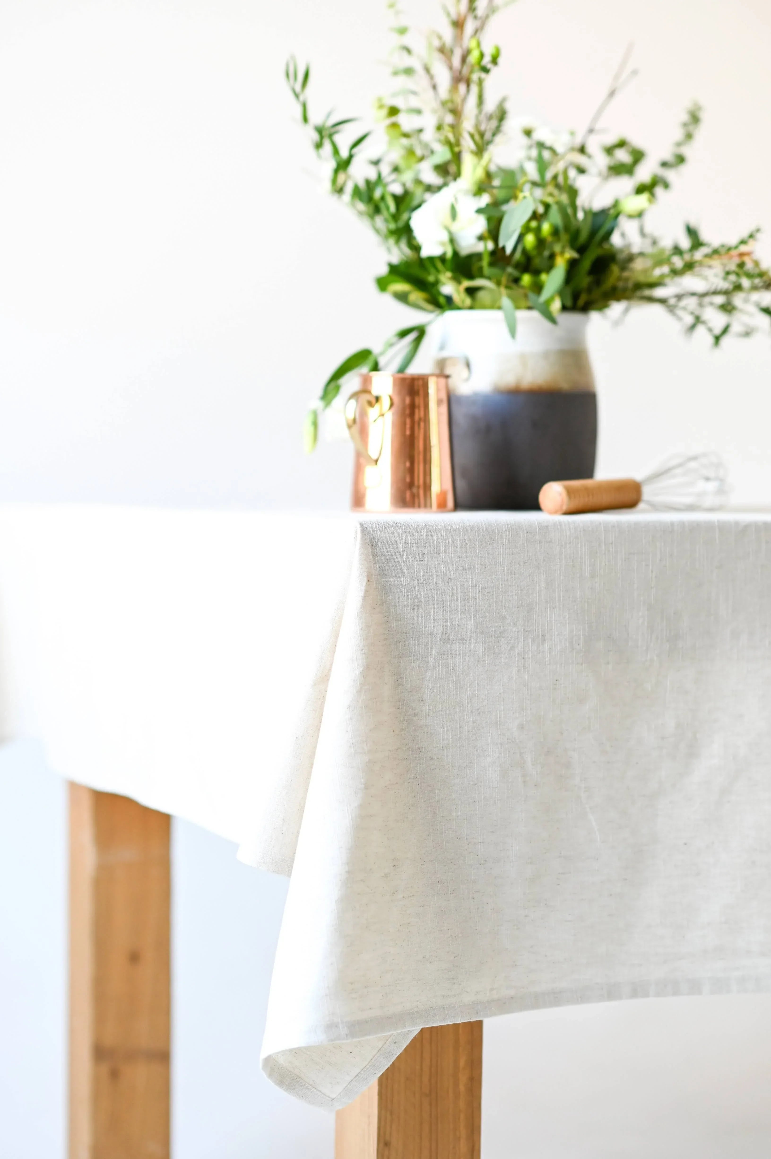 Neutral Linen Tablecloth - The Mayfair Hall