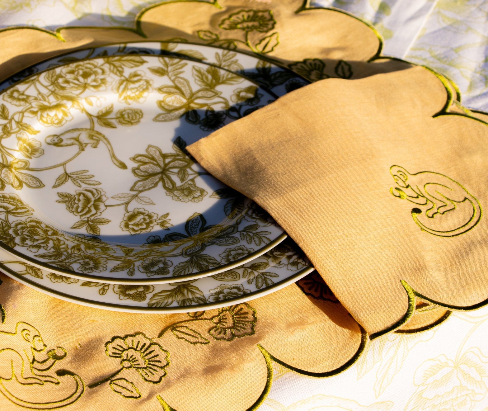 Pembroke Safari Porcelain Dinner Plate in White and Green (Set of 4)