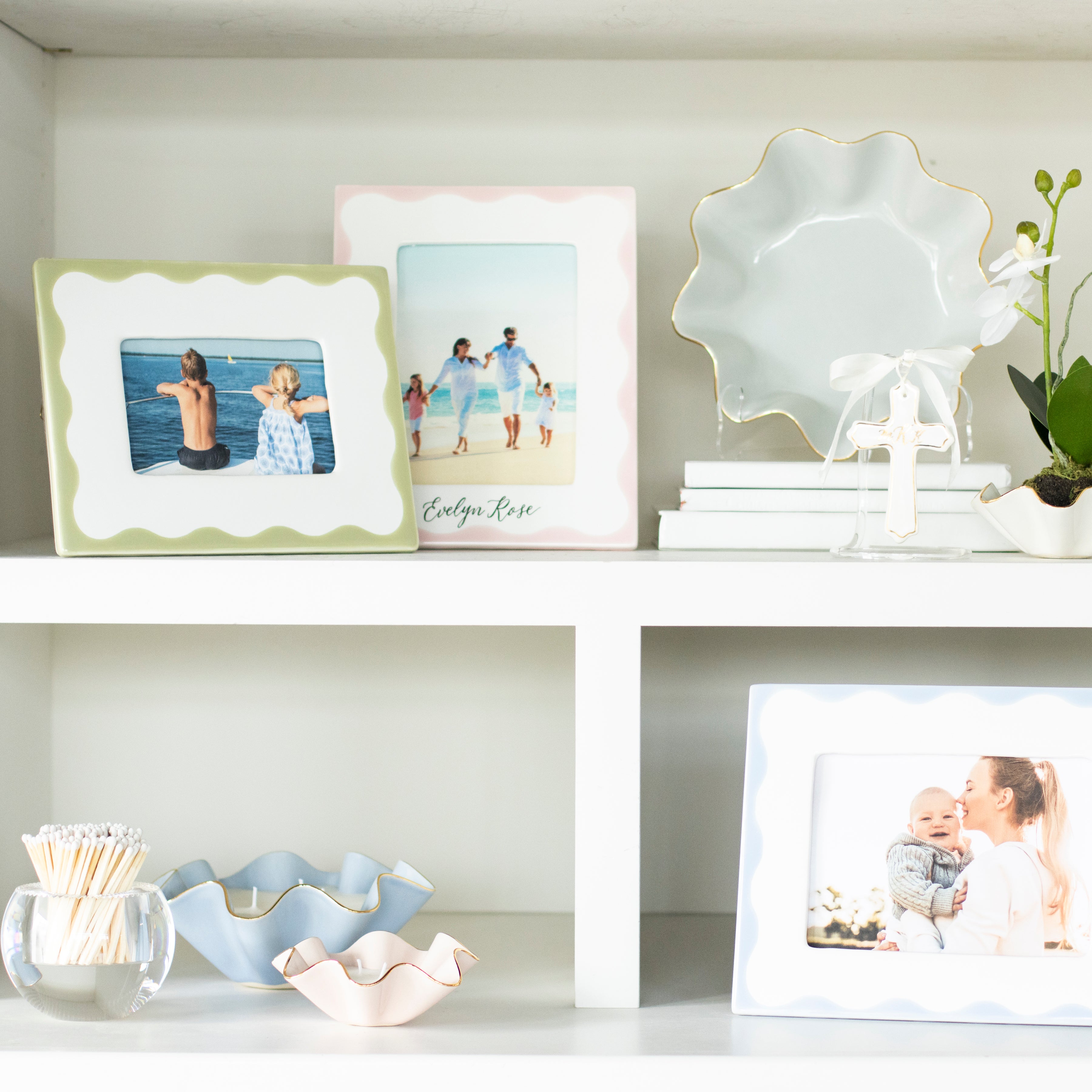 Customizable Scallop Picture Frame