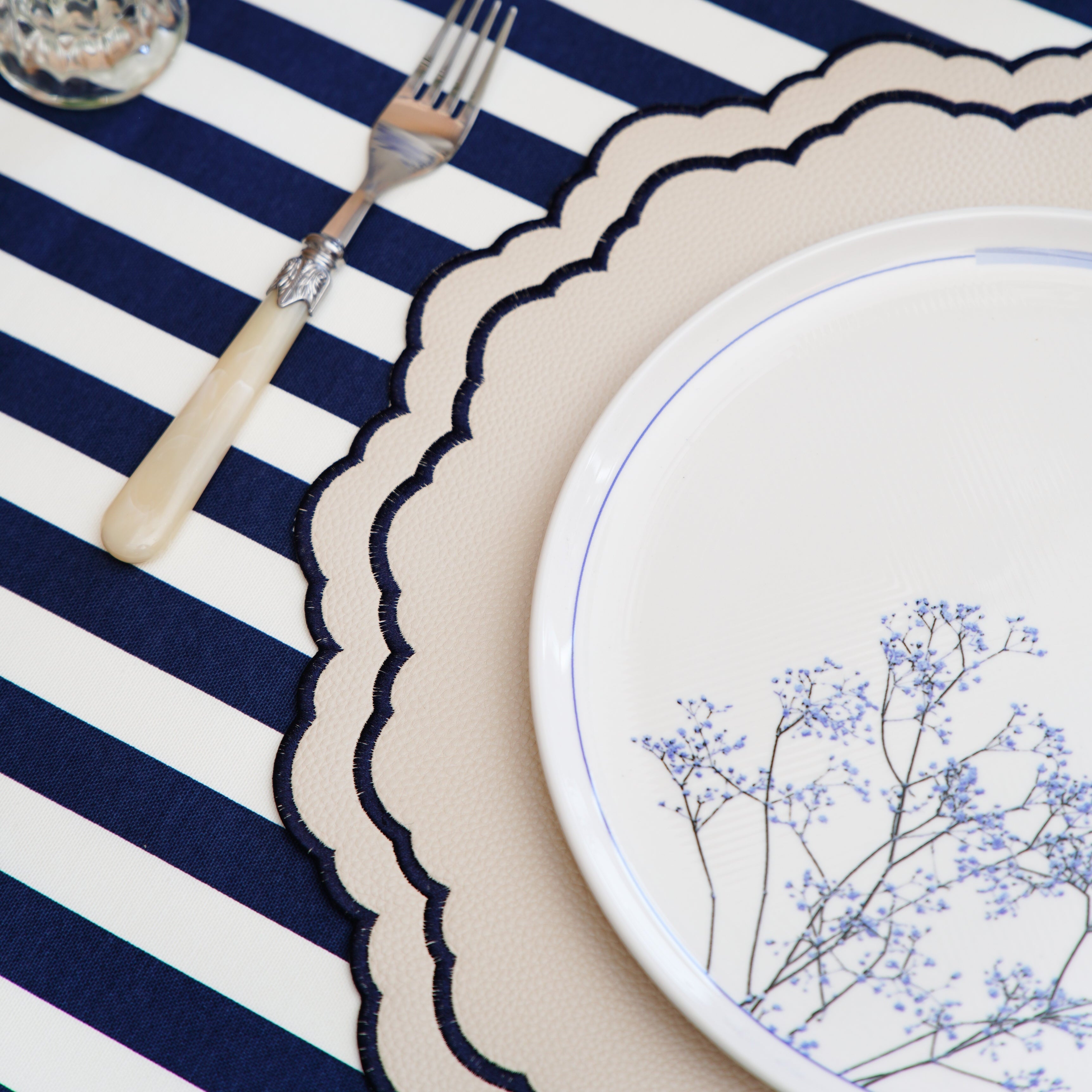 SCARLET WHITE NAVY BLUE ROUND FAUX LEATHER PLACEMAT