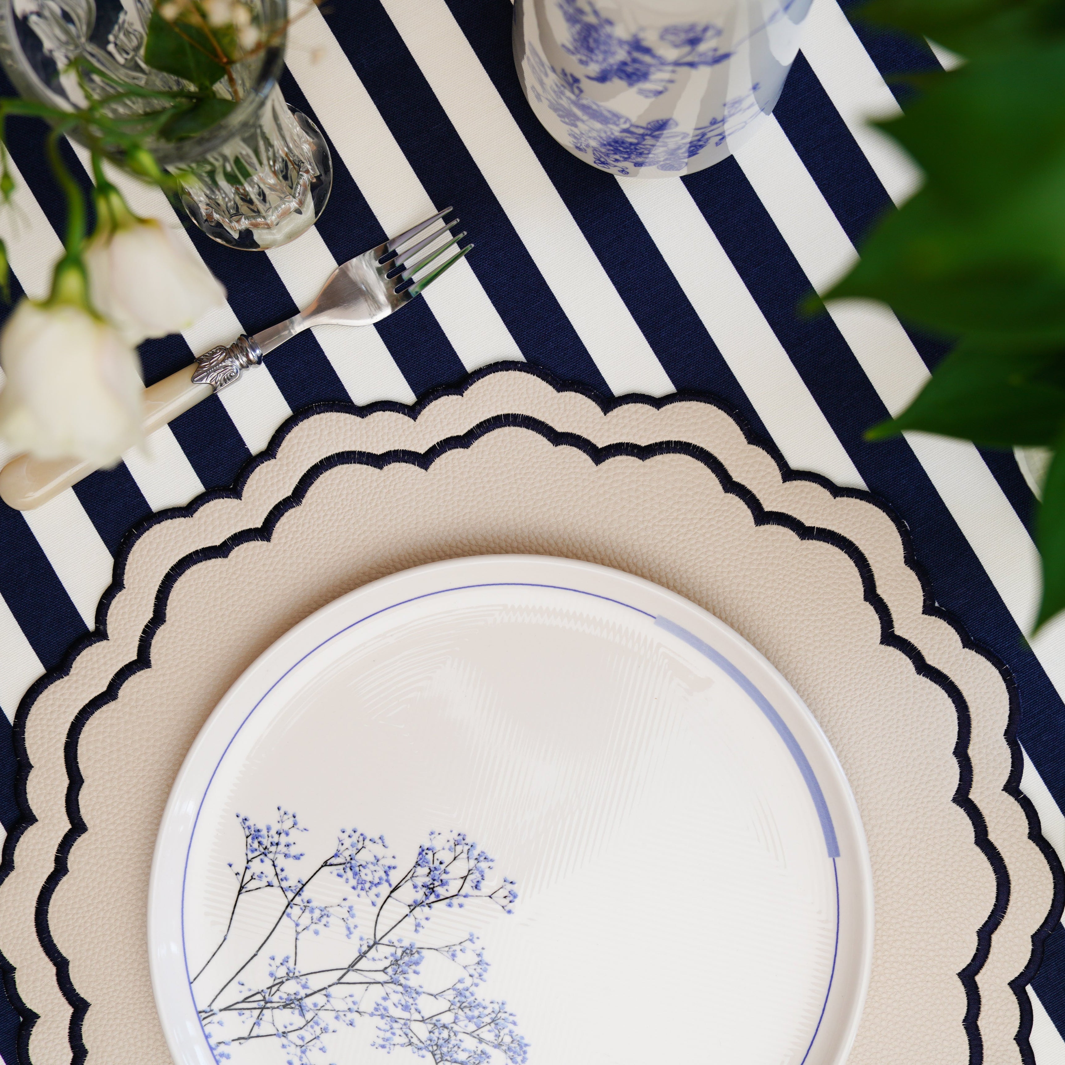 SCARLET WHITE NAVY BLUE ROUND FAUX LEATHER PLACEMAT