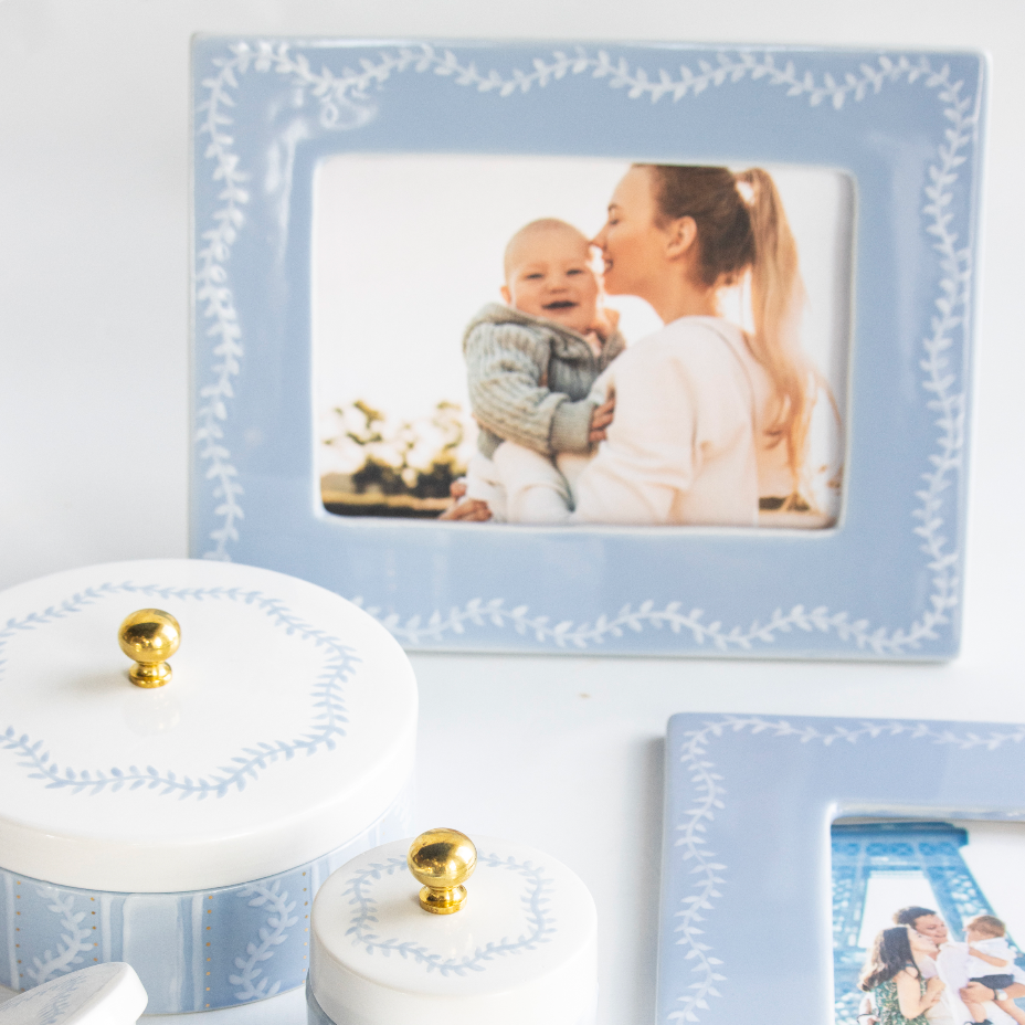 Customizable Laurel Wreath Picture Frame