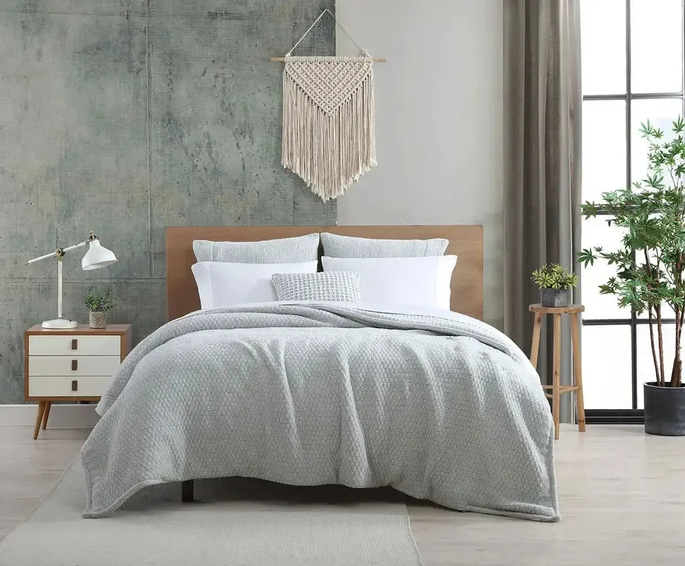 Snug Crystal Weighted Blanket - The Mayfair Hall