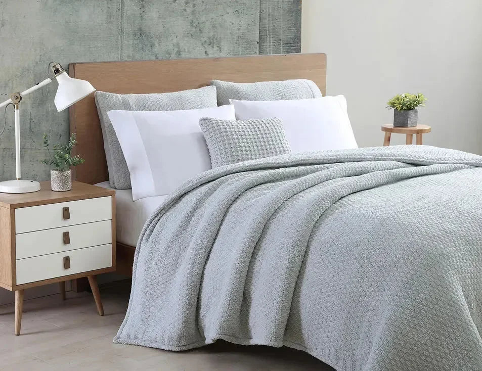 Snug Crystal Weighted Blanket - The Mayfair Hall